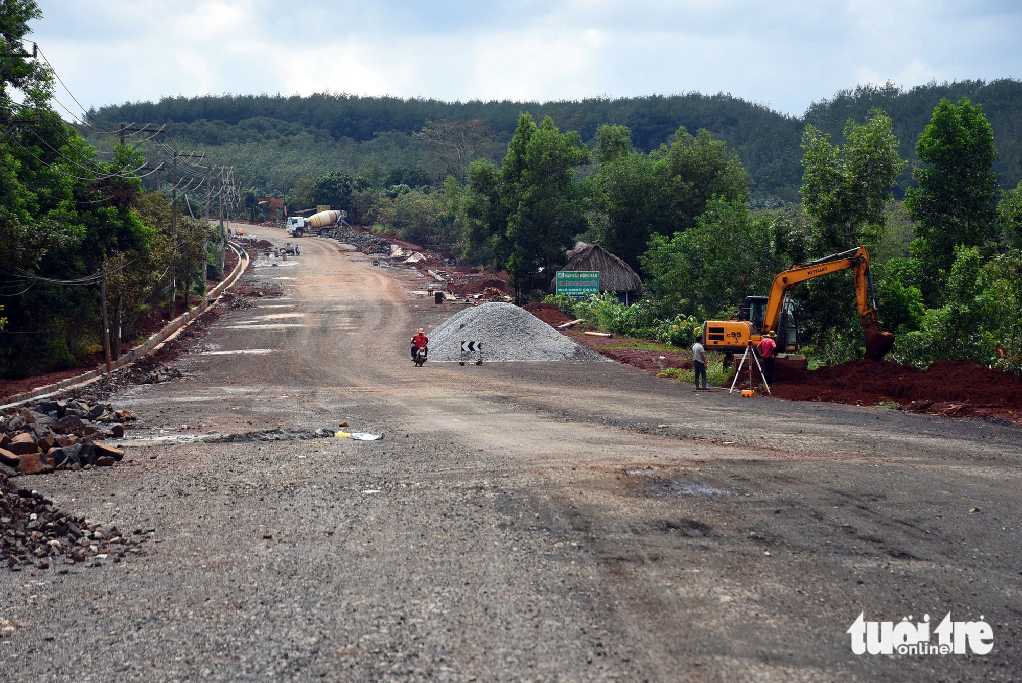 民众抱怨马达桥连接道路升级扩建项目施工缓慢，多起事故发生