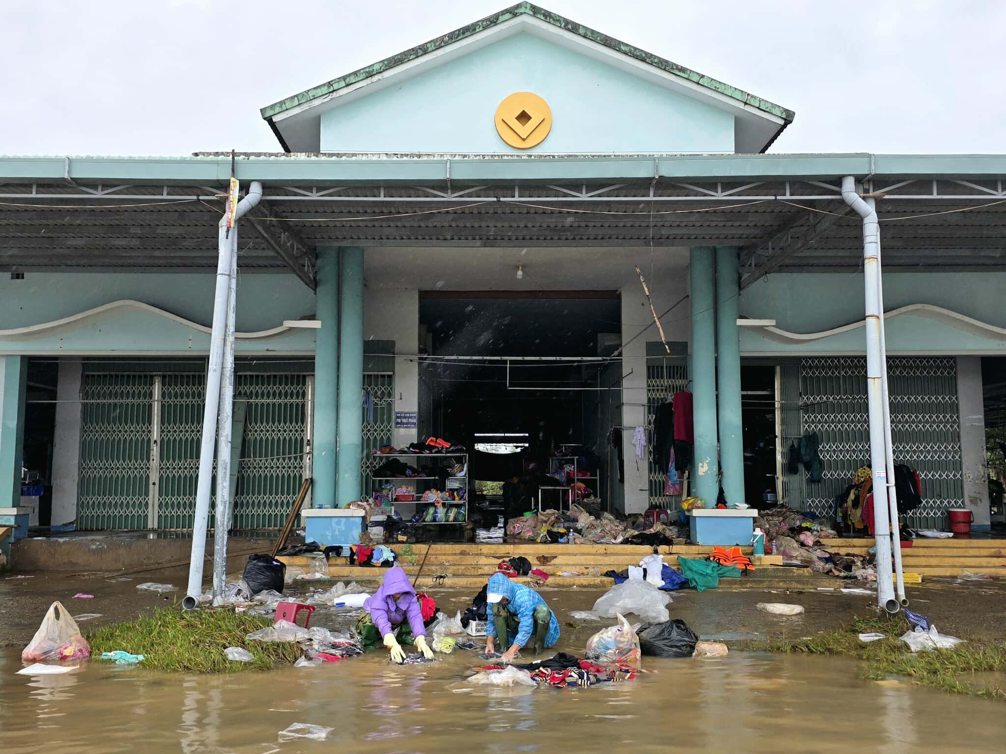 庆和省洪水逐渐退去；国道1号拥堵20公里