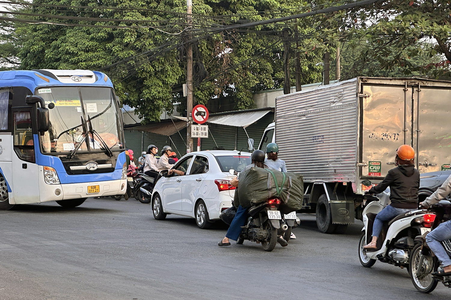 同奈省要求侵占道路的居民和商户自行整改并签署承诺书