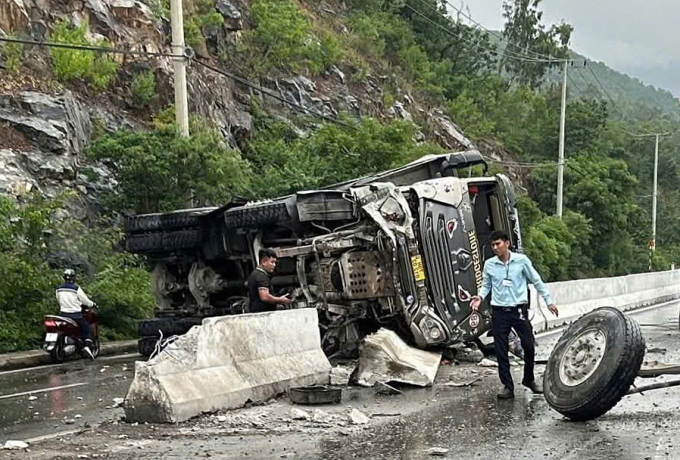 从芽庄到金兰的卡车翻车事故