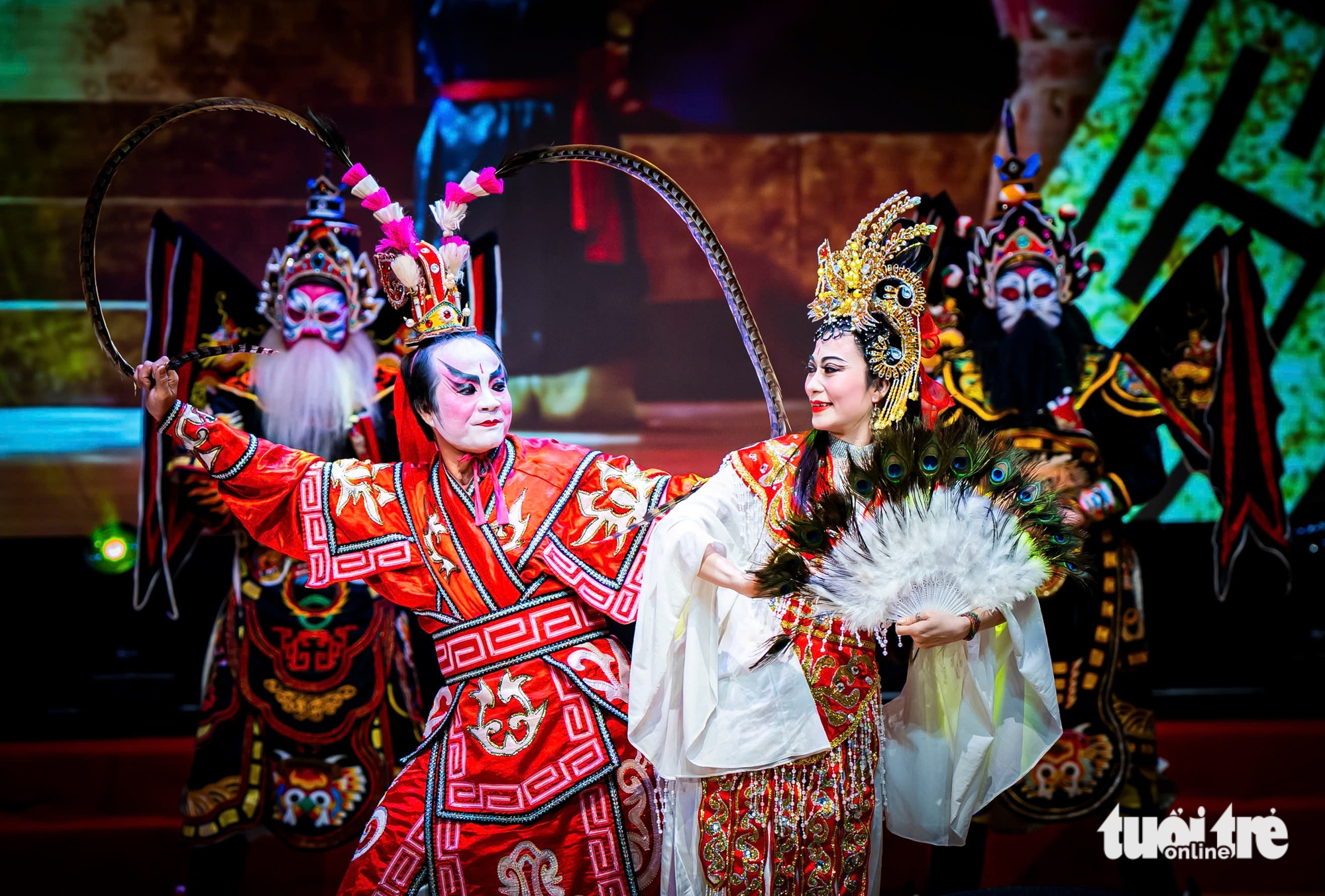 平定省独特的戏剧面部绘画艺术