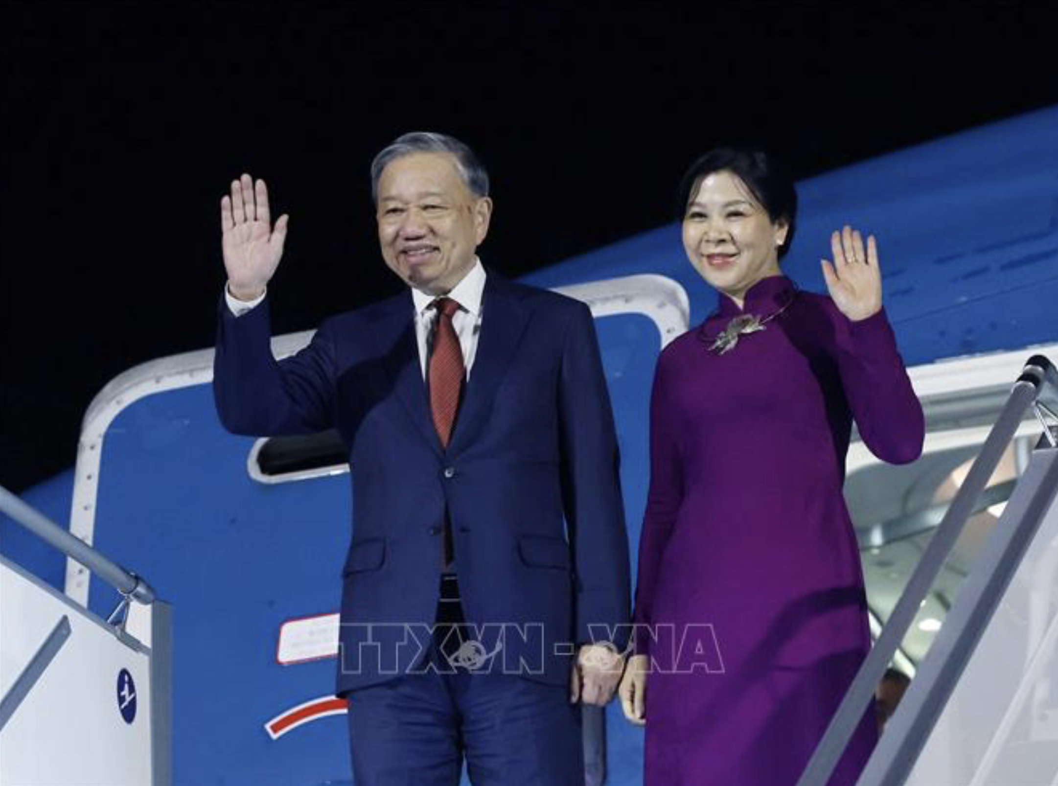 总书记苏林和夫人开始正式访问保加利亚
