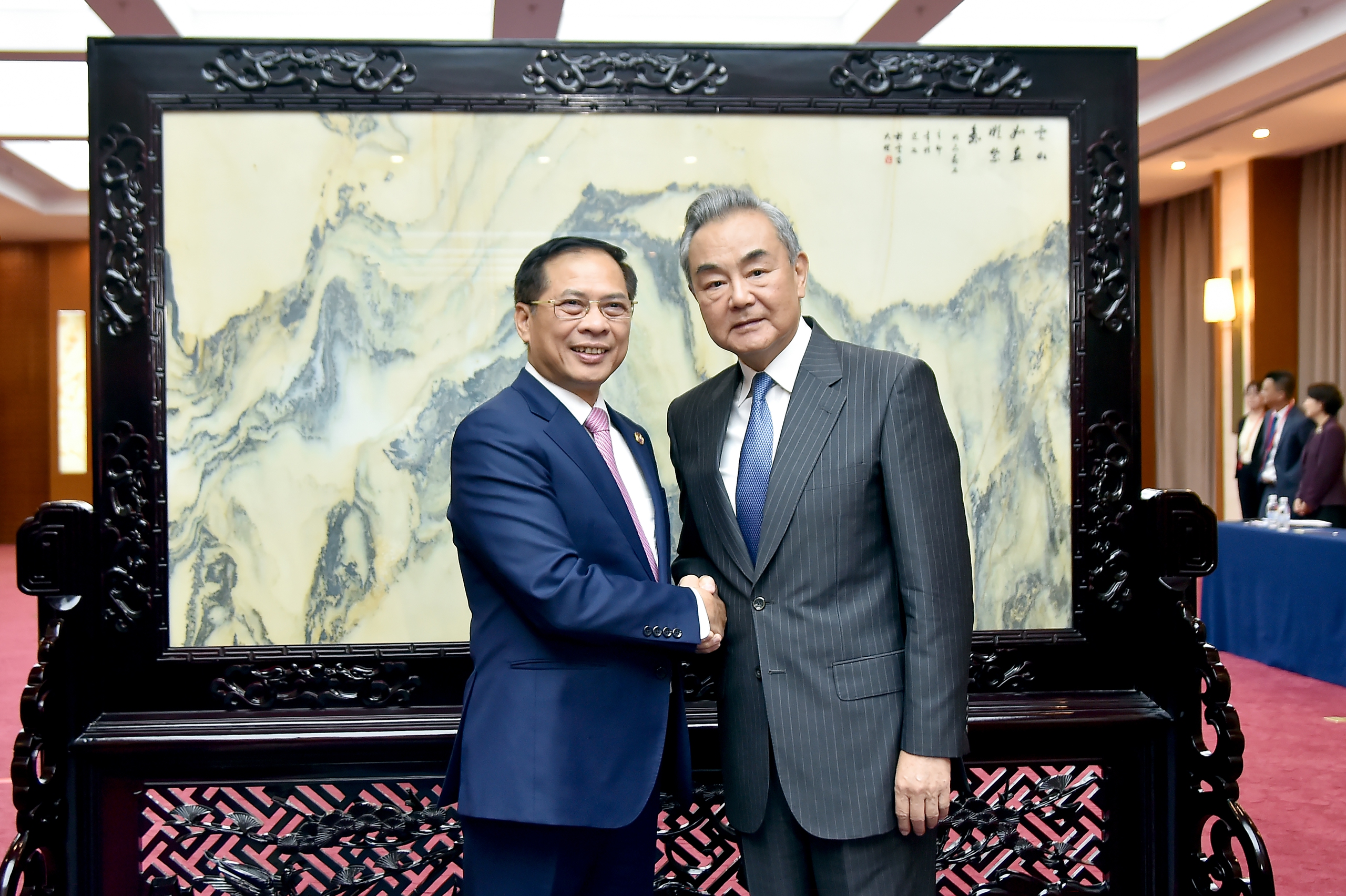 副总理兼外交部长裴青山会见中国和老挝外长