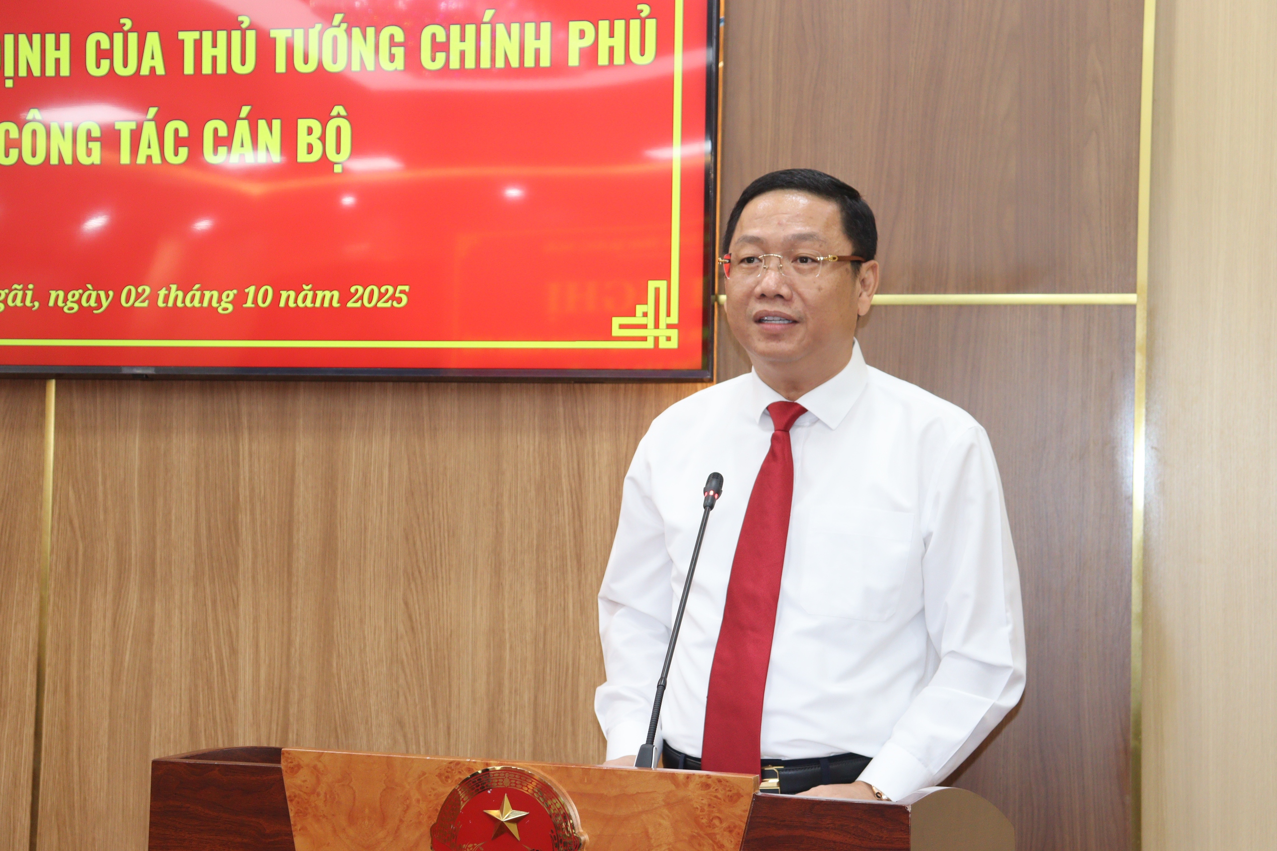 广南省人民委员会主席及5位副主席的任务分工
