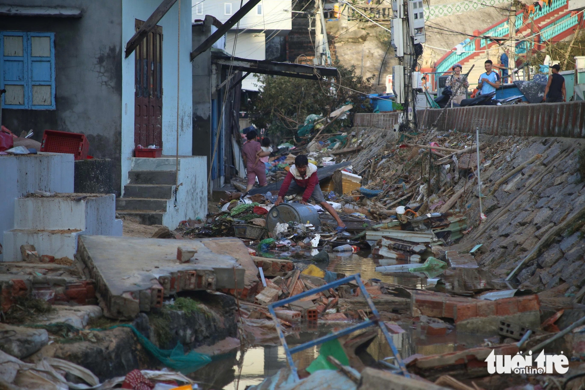 在仁丽渔村凯尔马吉台风中的恐怖之夜