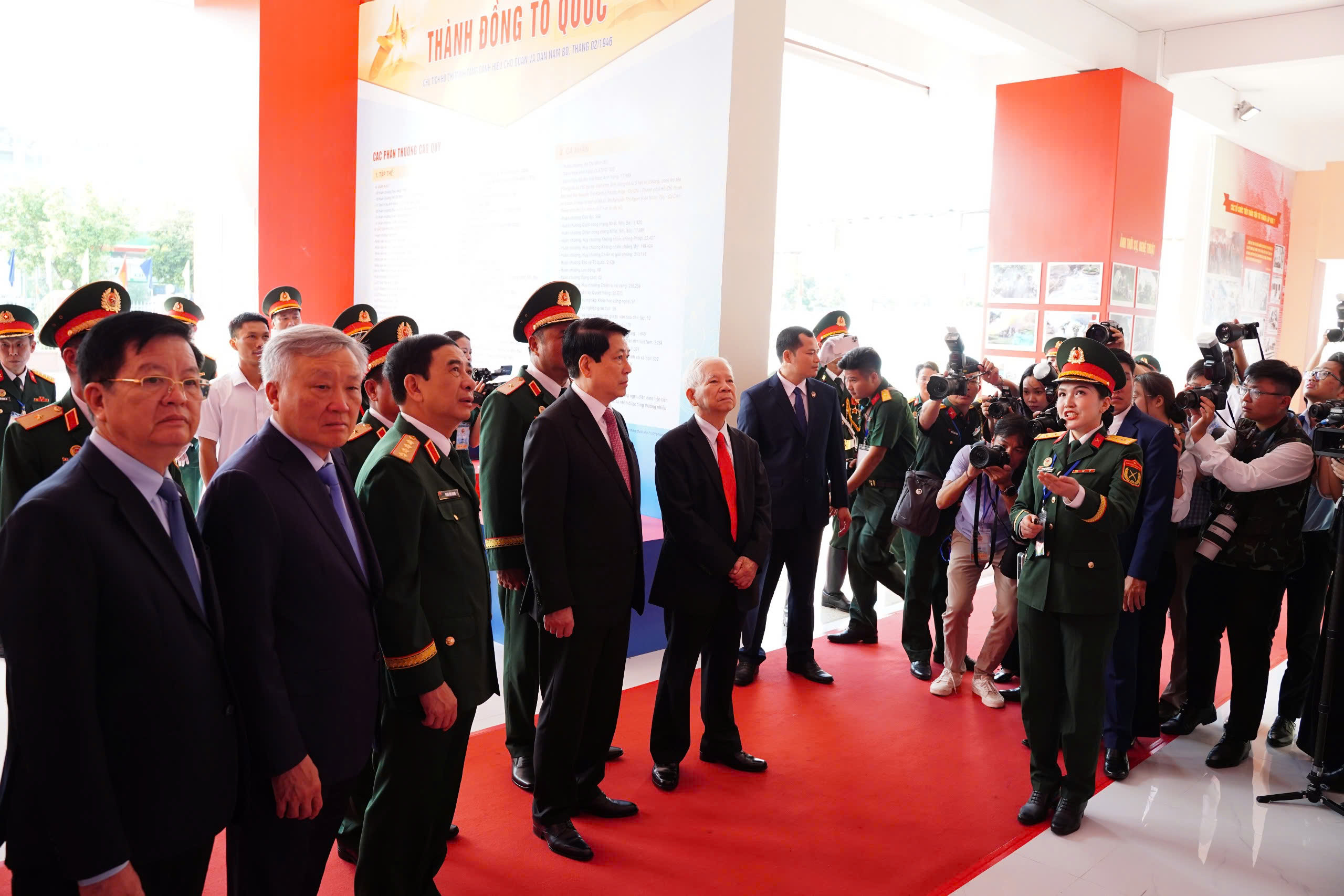 国家主席梁强出席第七军区成立80周年纪念活动