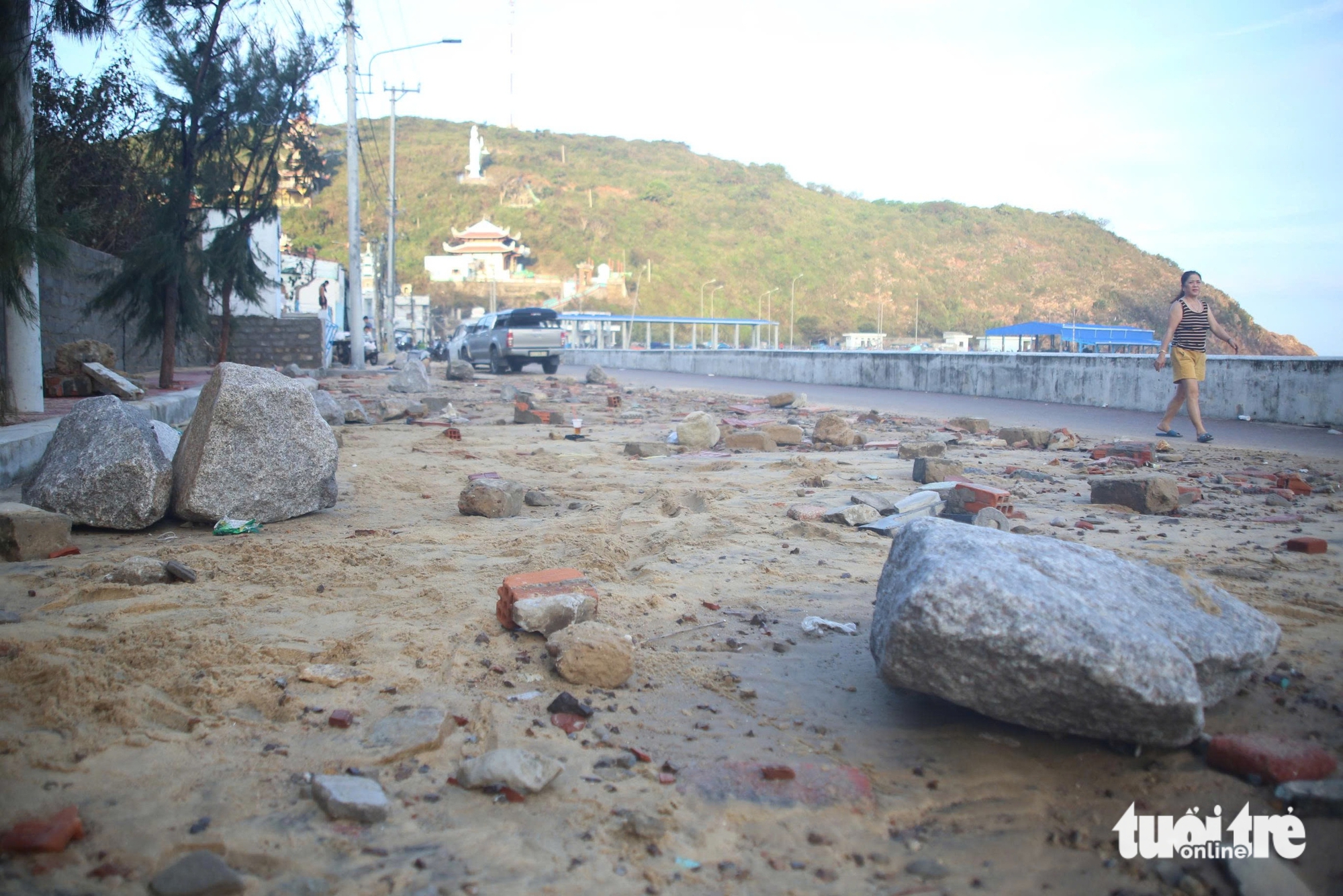 在仁丽渔村凯尔马吉台风中的恐怖之夜