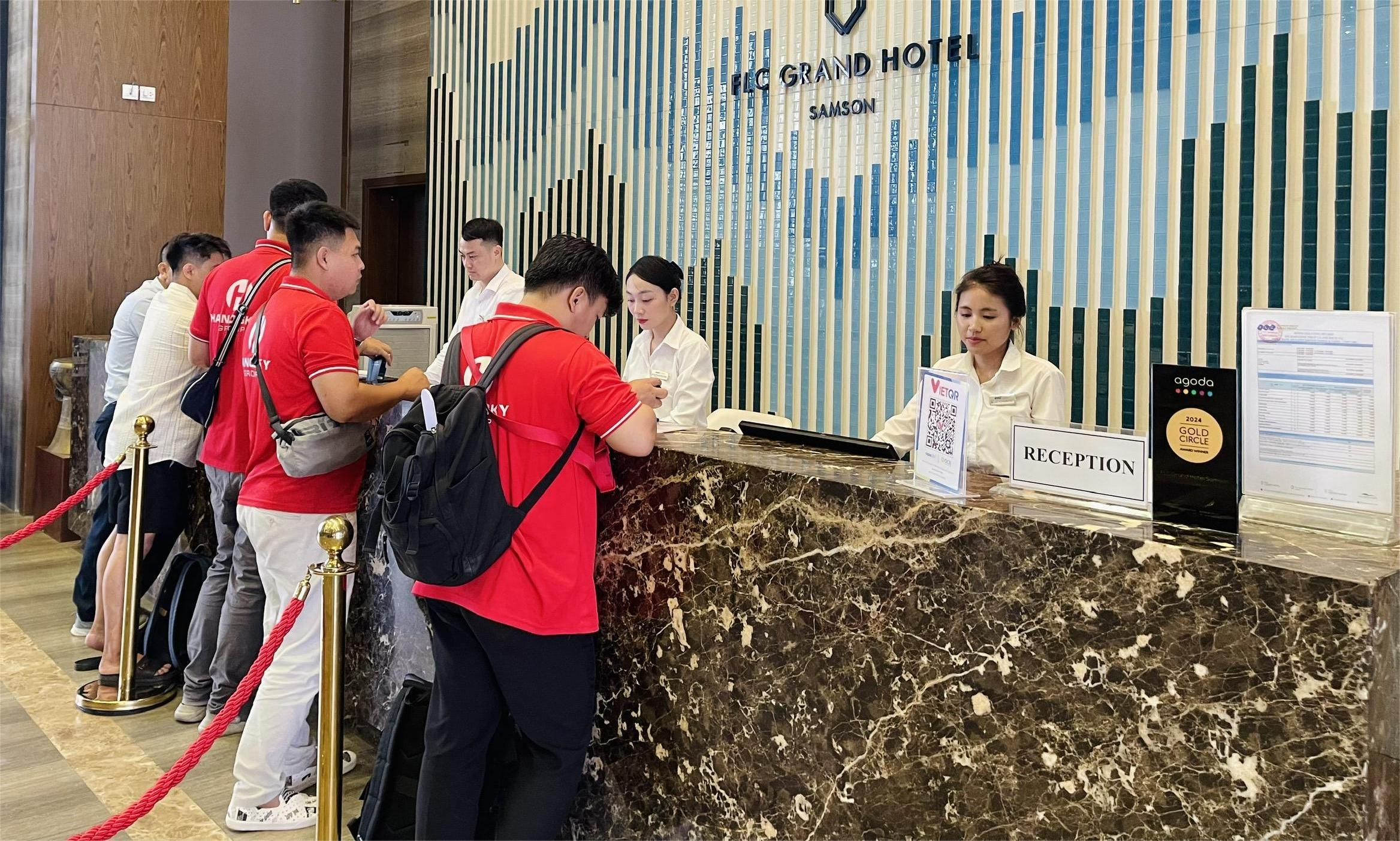 确保在岑山的4000多名游客的安全