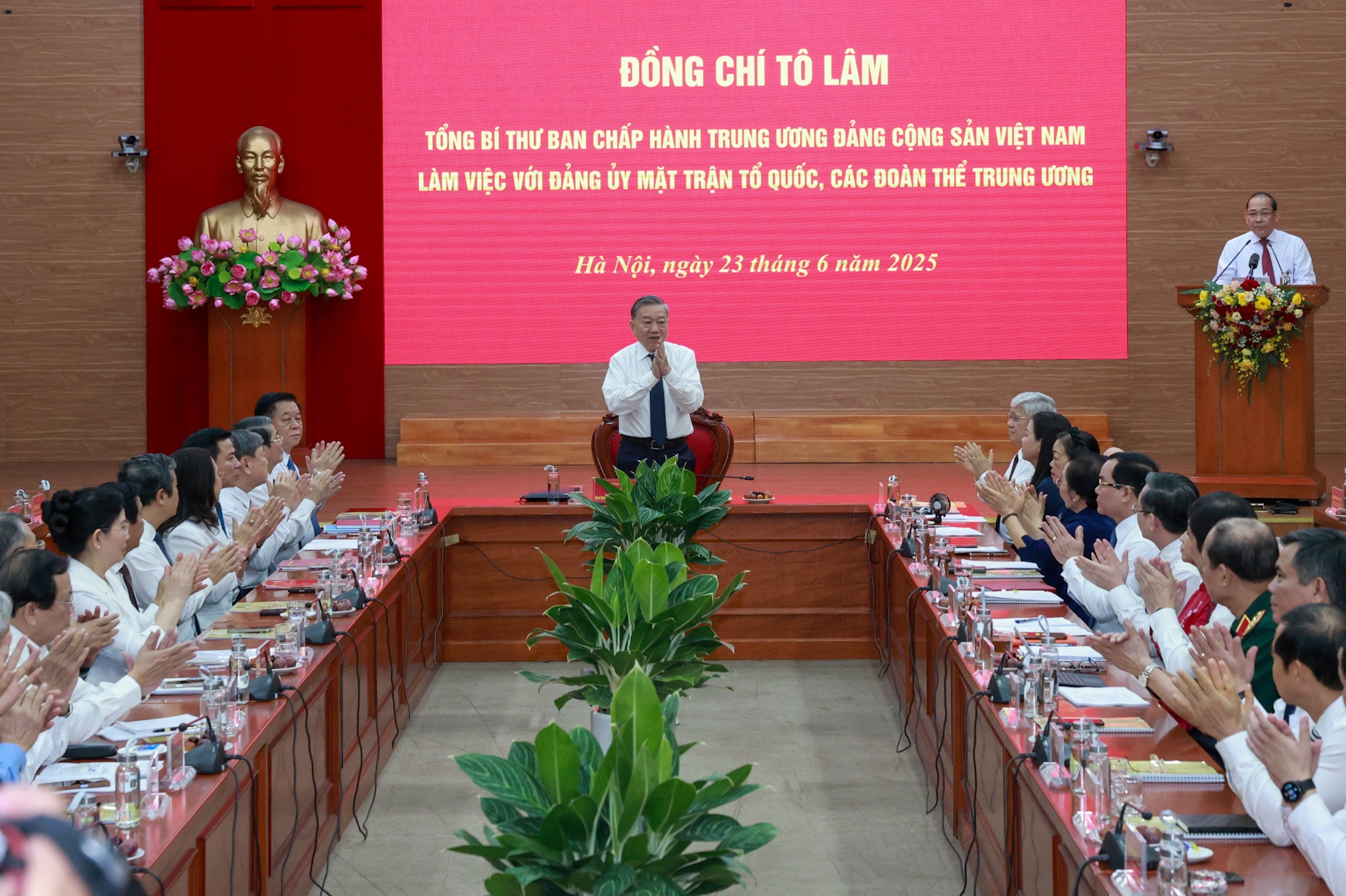 总书记苏林：企业和人民的意见是评估政策和主张的棱镜