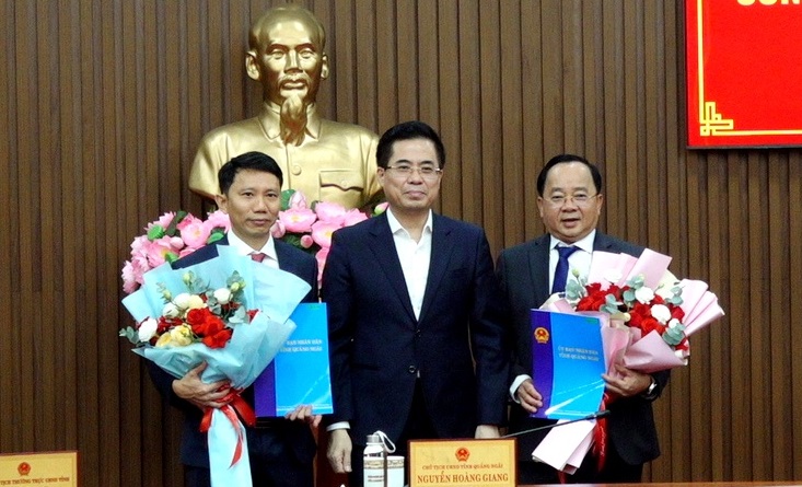 广南省外事厅厅长与省监察长互换职位