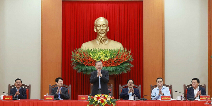 公布第十四届党代会文件草案以征求人民意见