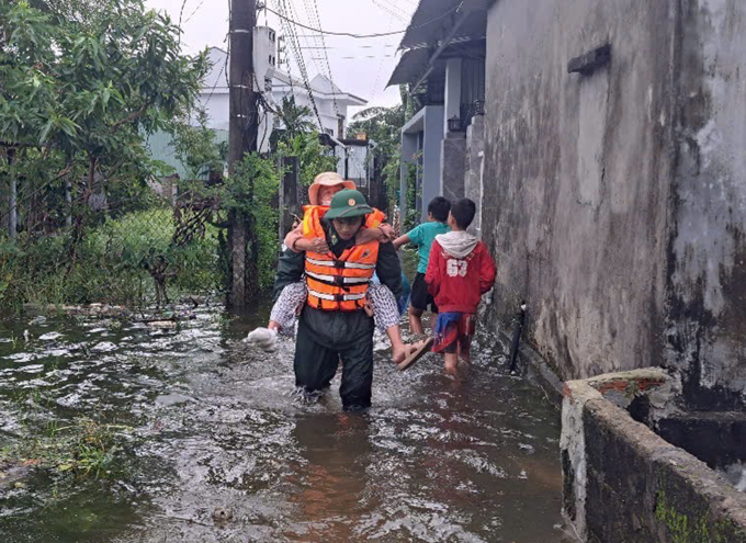 超过26.2万名士兵和民兵应对暴雨和台风