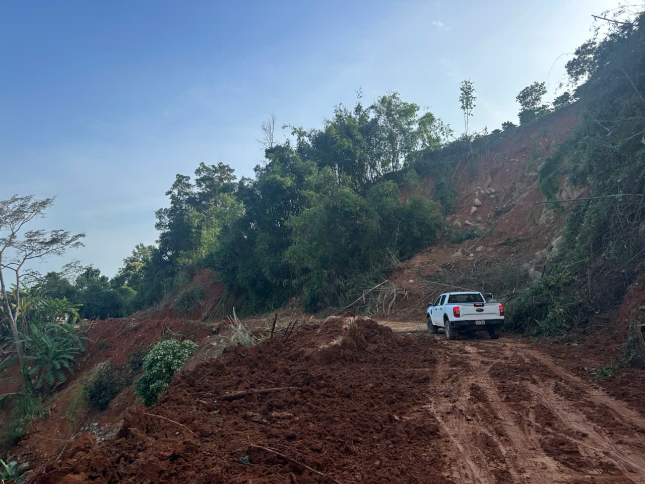 暂时开通嘉北山口，禁止重型卡车通行