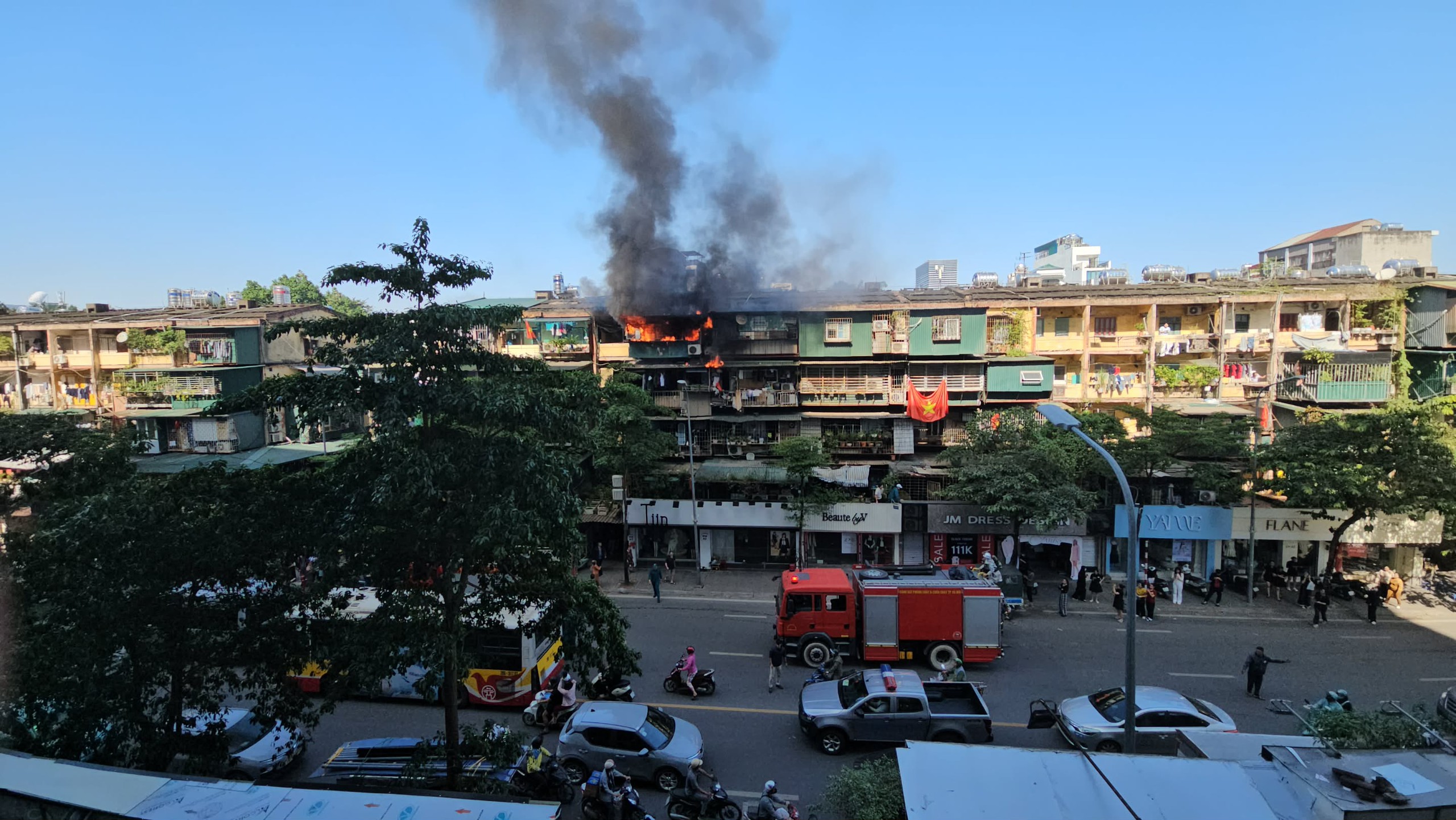 今天上午河内发生两起房屋火灾