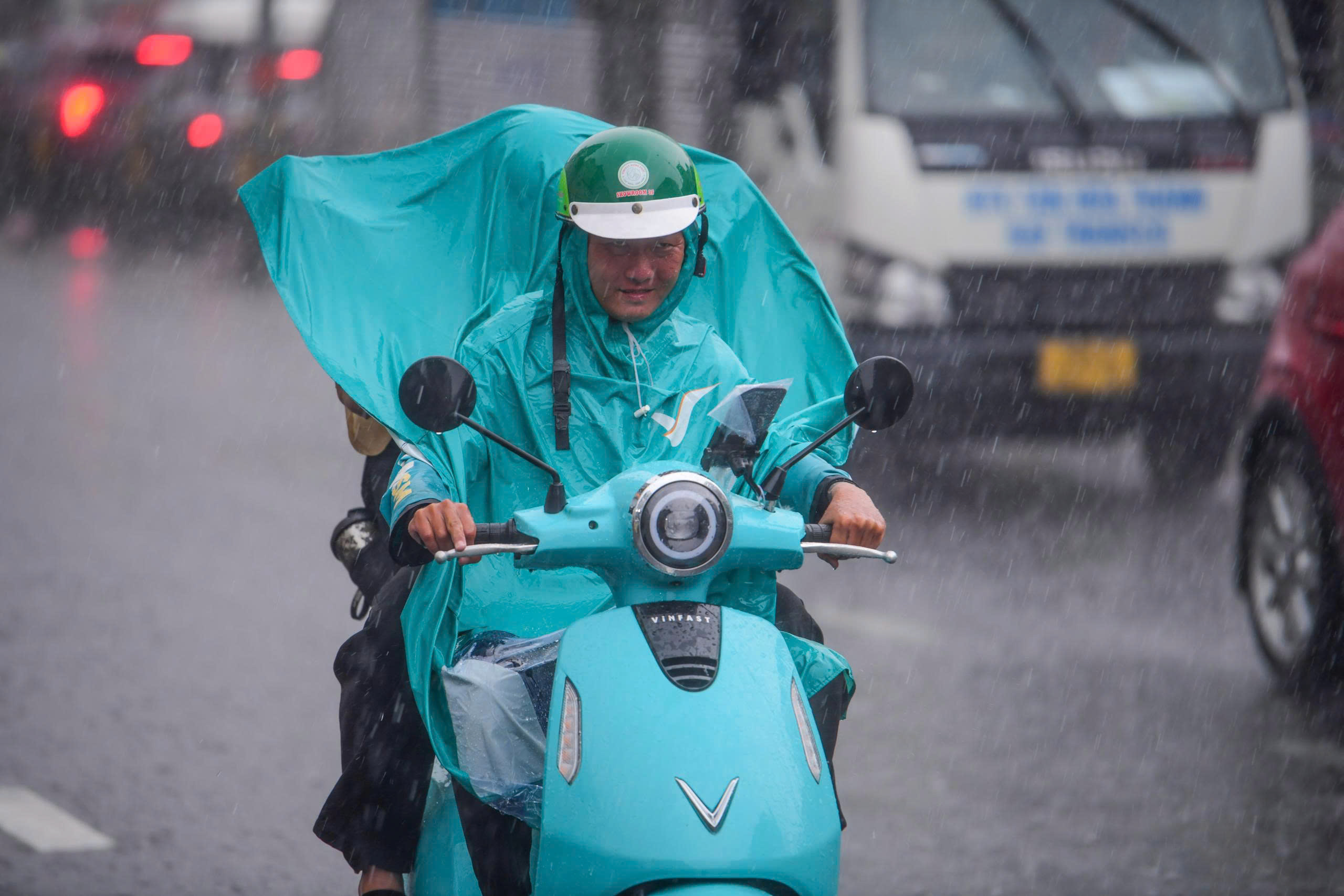 今日天气 4月12日：中部地区持续大雨
