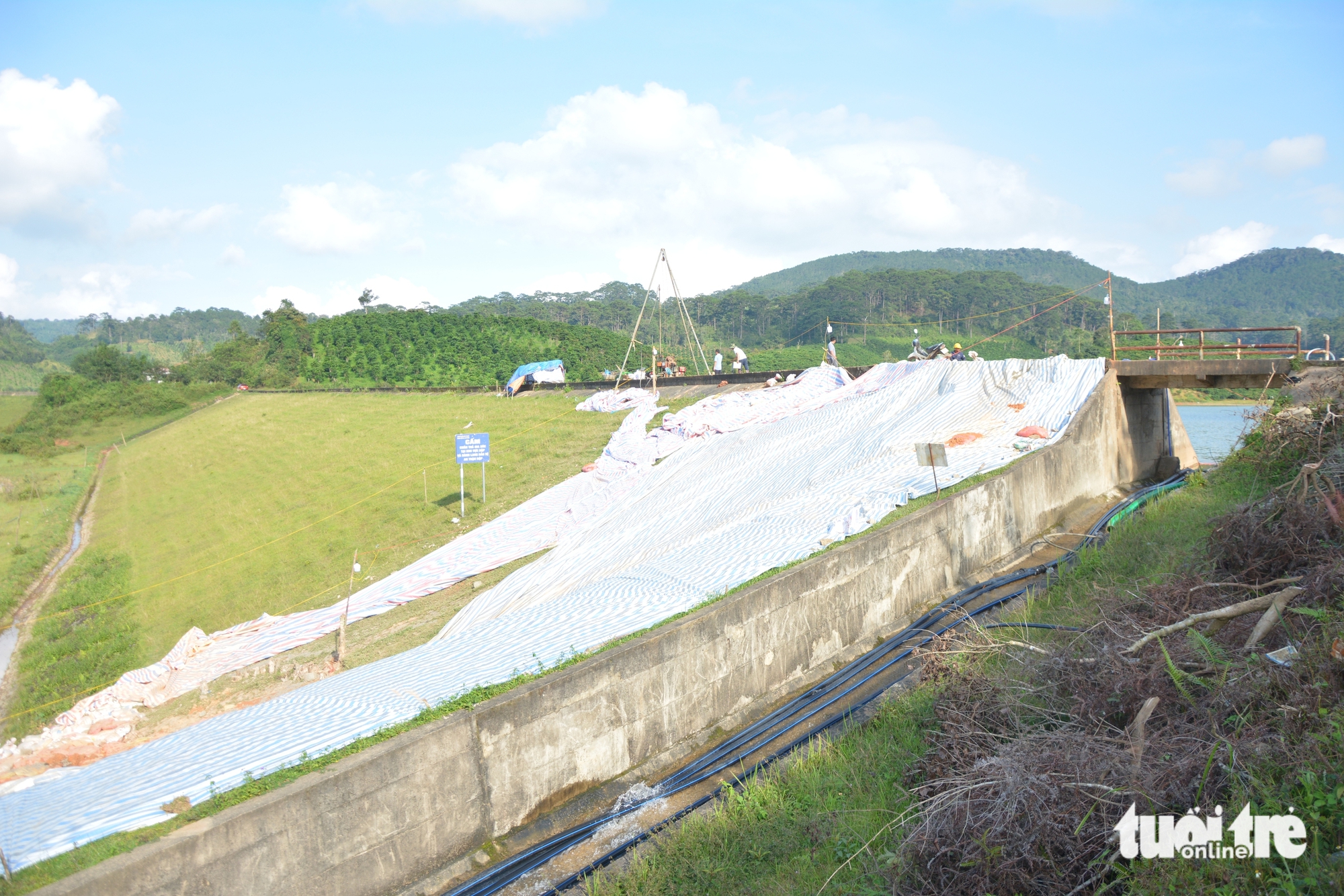 抢救大能水库面临溃坝风险