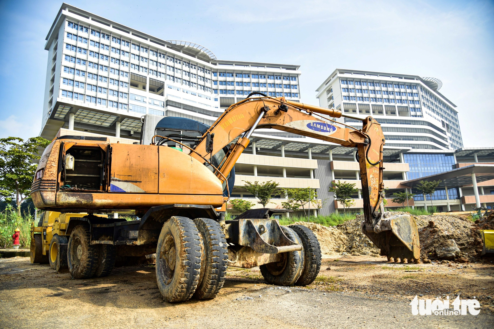 胡志明市4500亿越盾医院开工10年后现状：施工'应付了事'，杂草丛生