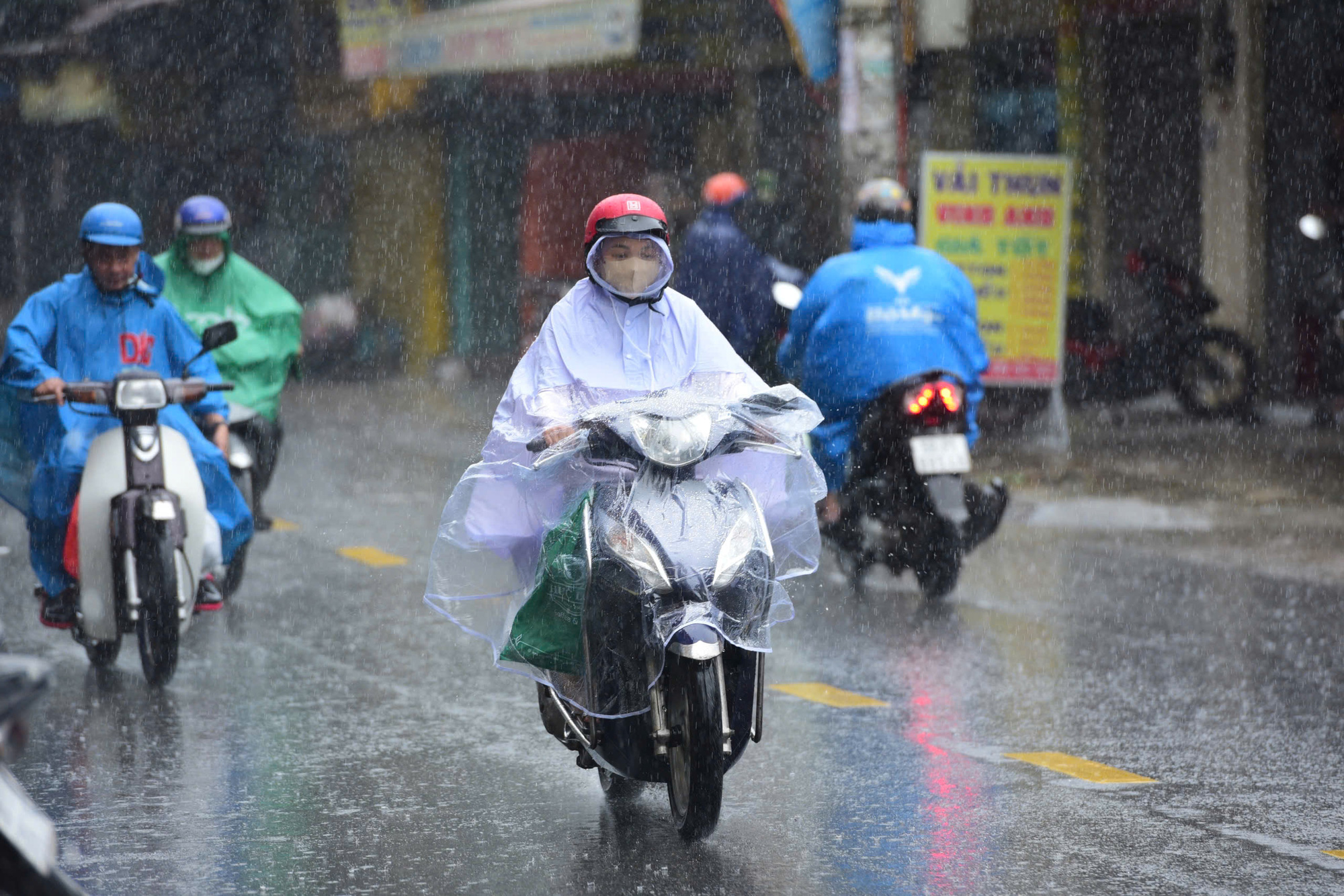 今天6月1日的天气：北部和中部炎热，南部下午有雷雨