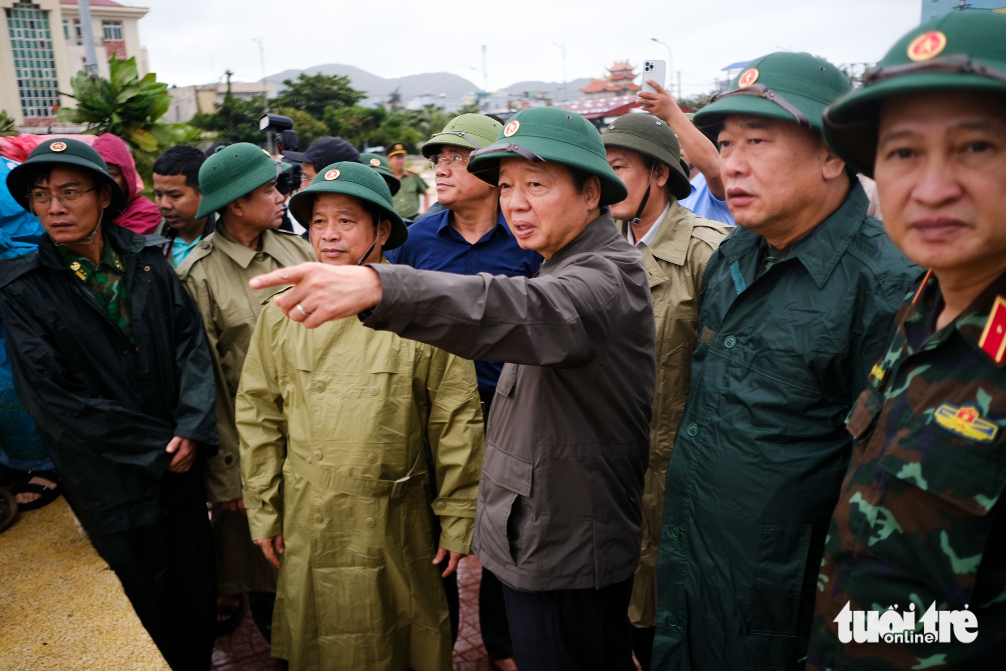 副总理陈红河在嘉莱省直接检查抗击台风卡尔梅吉