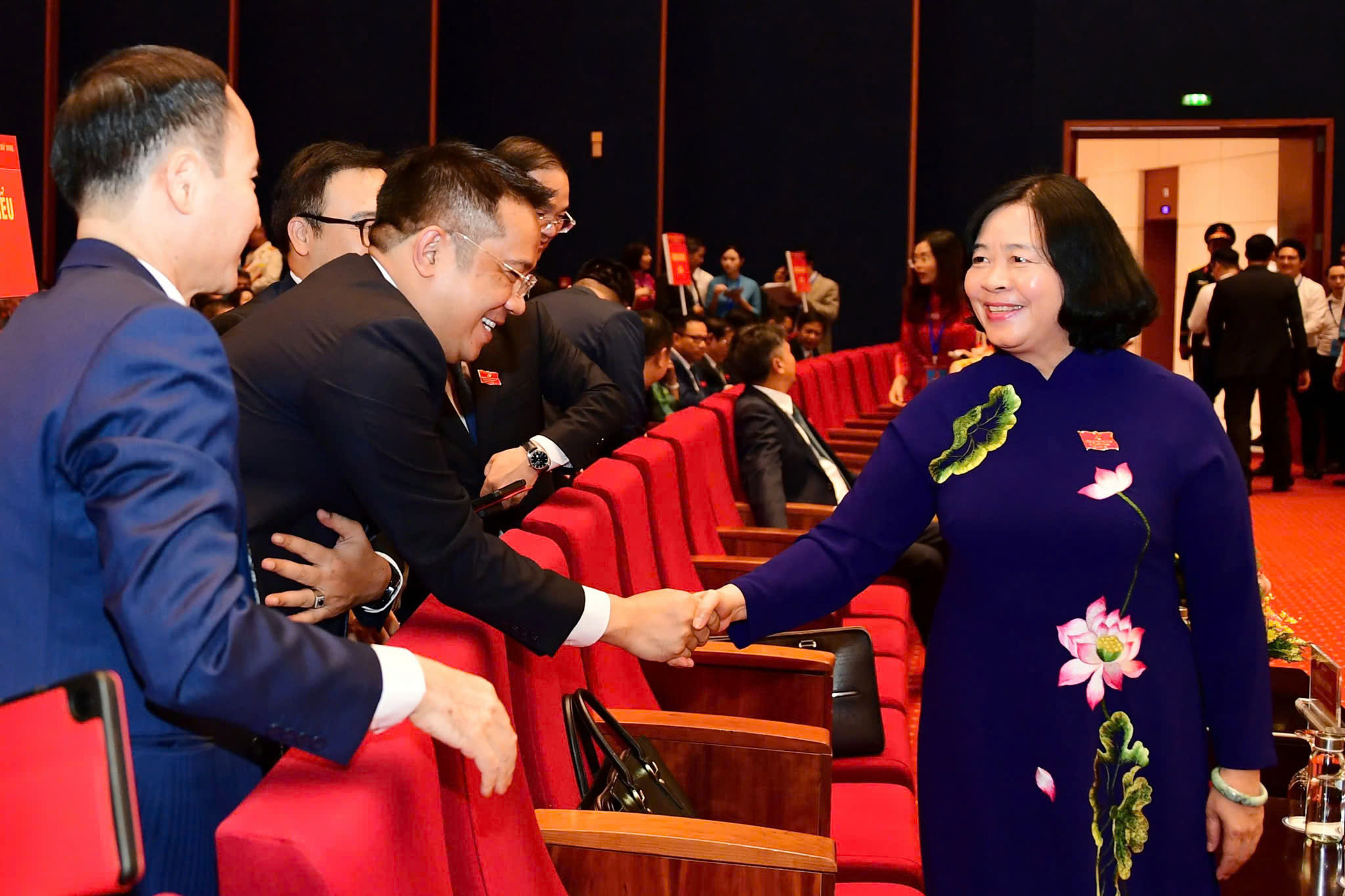 河内市党部大会召开预备会议，选举16名代表进入主席团