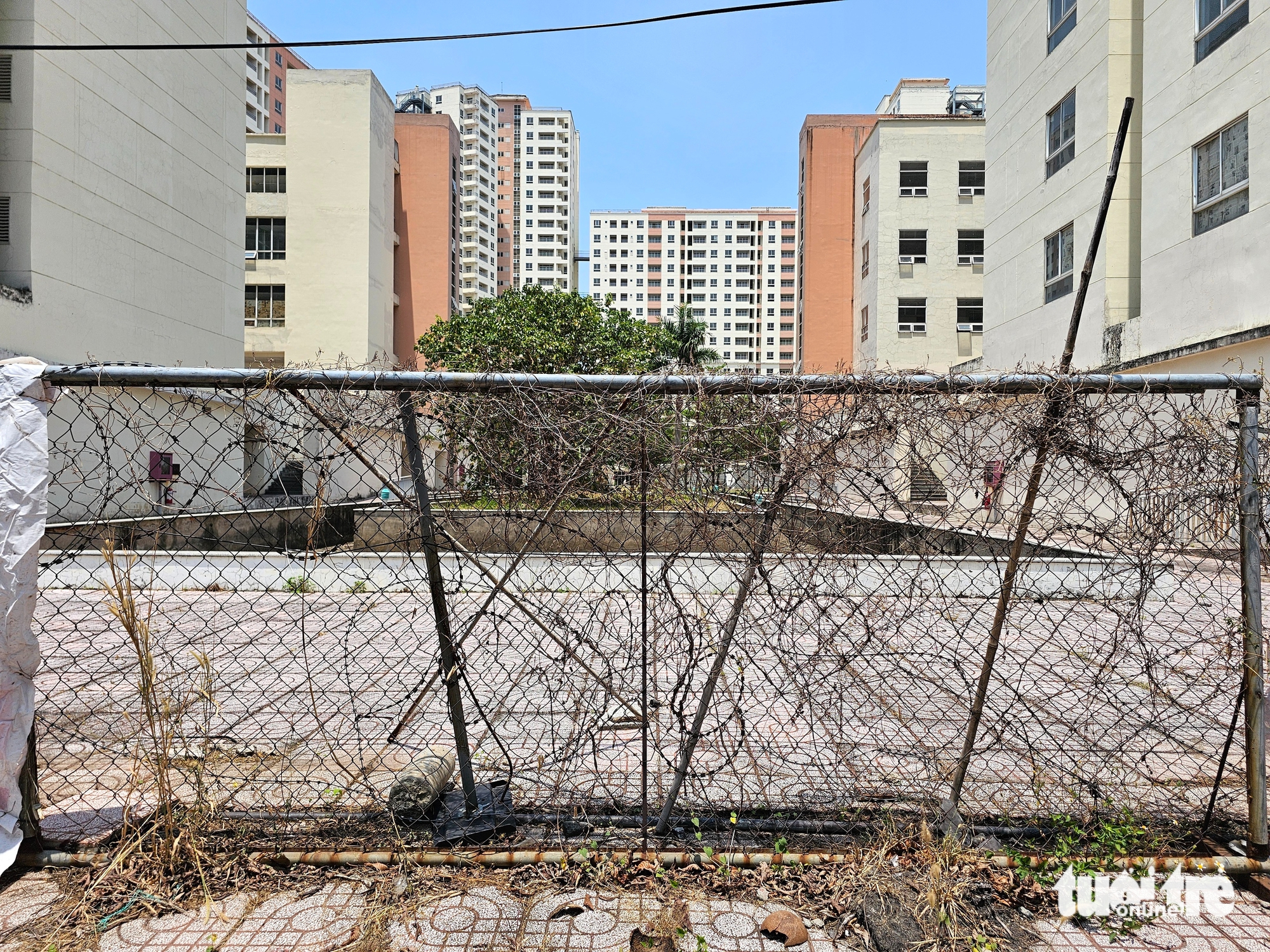 位于'黄金地段'守添的约3800套安置房现状即将拍卖