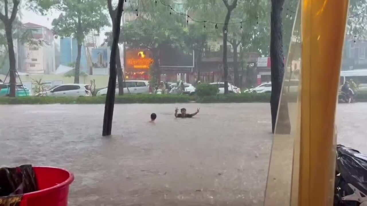 河内大面积内涝，越南北部多地因洪水疏散