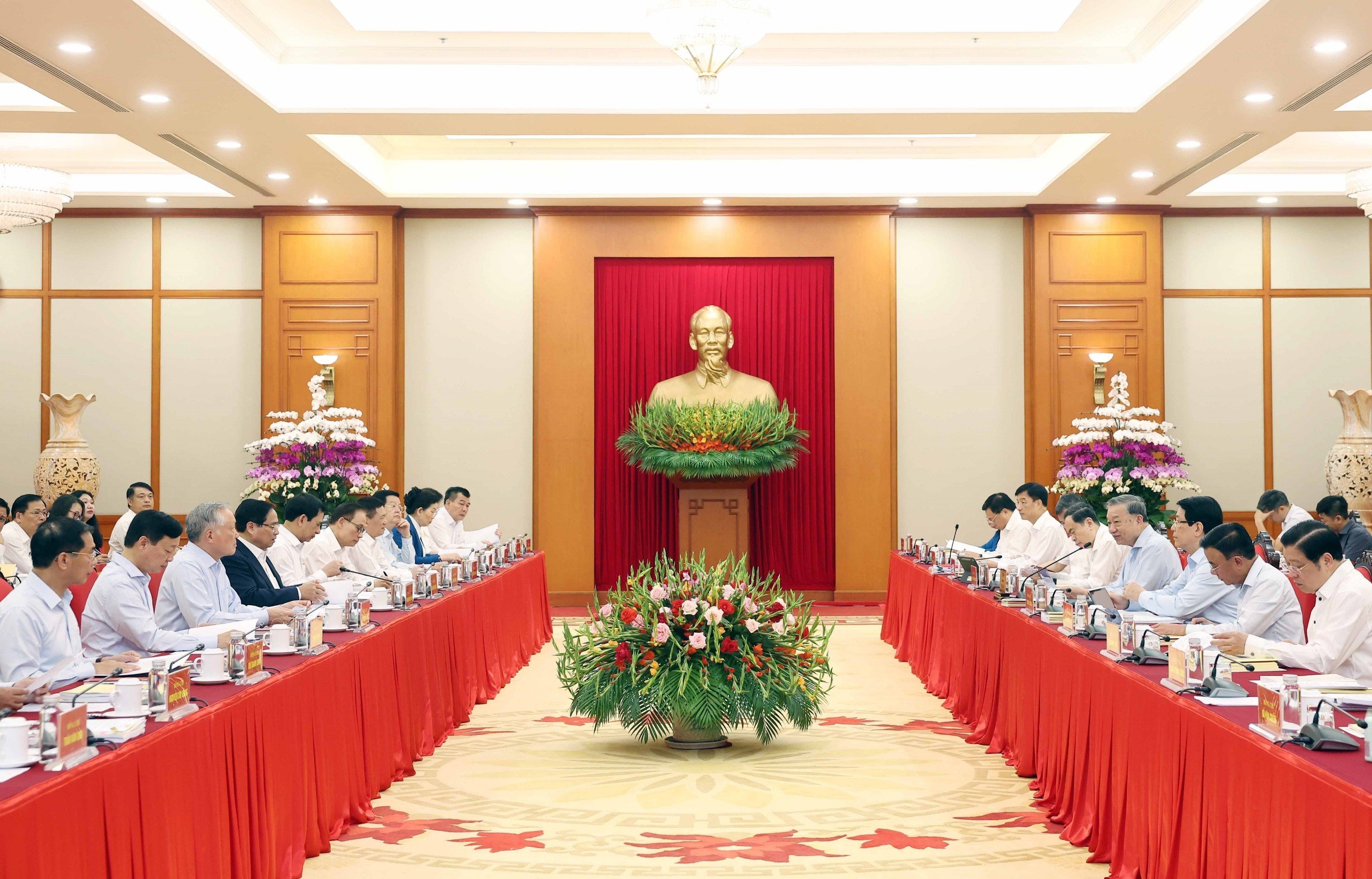政治局：提交政府机关党代表大会的人事方案确保结构、数量、标准