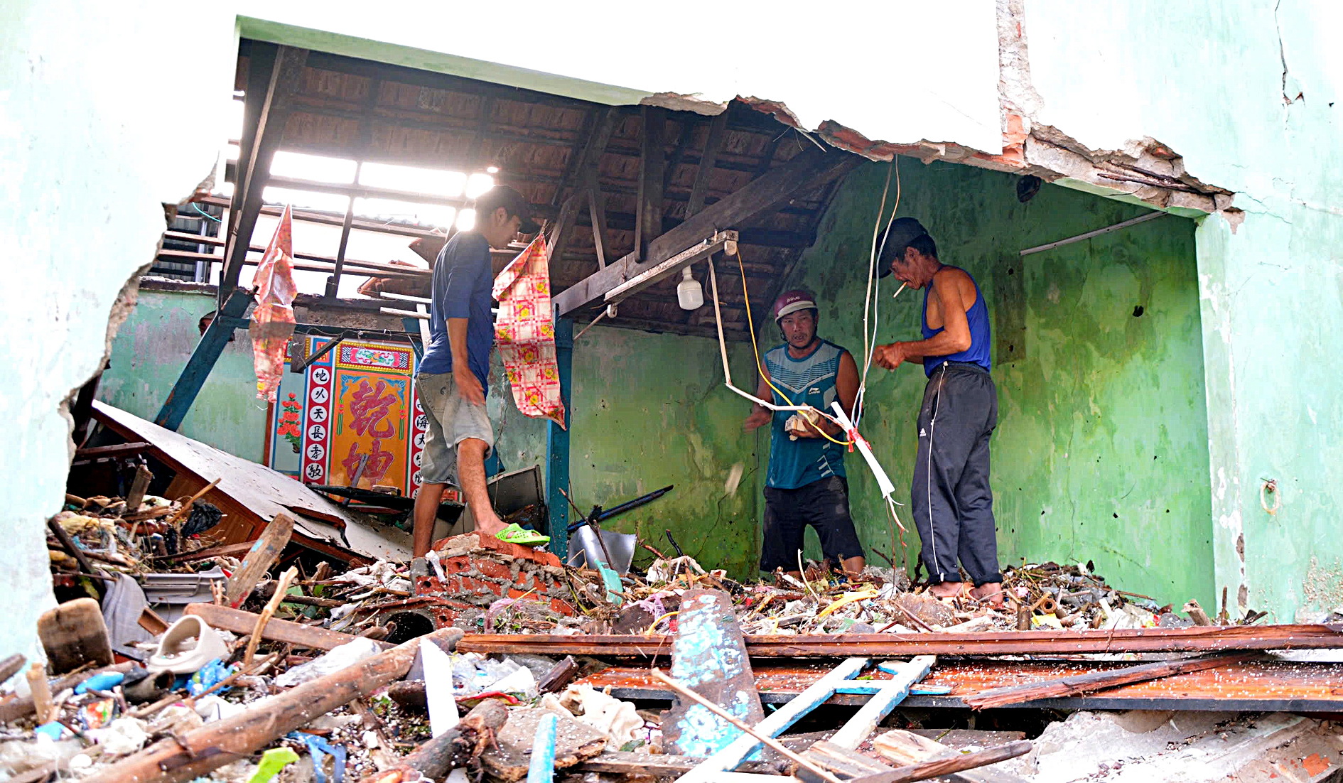 帮助民众在台风Kalmaegi后恢复