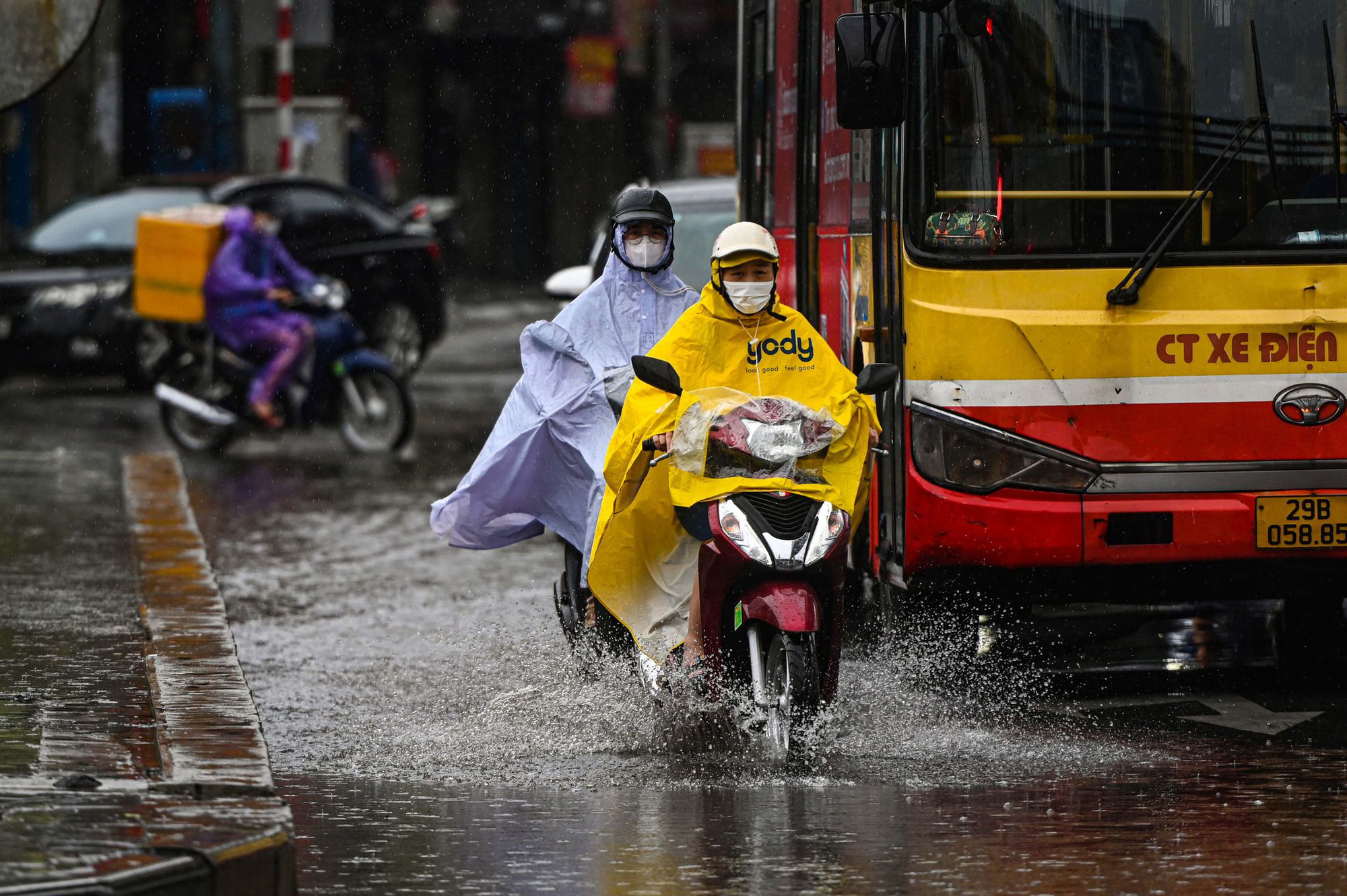 今日天气 8月24日：从北部到岘港大雨，东海强台风