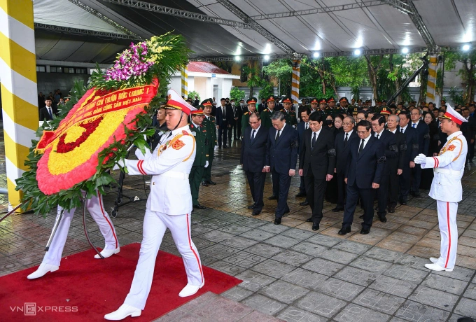 吊唁原国家主席陈德良