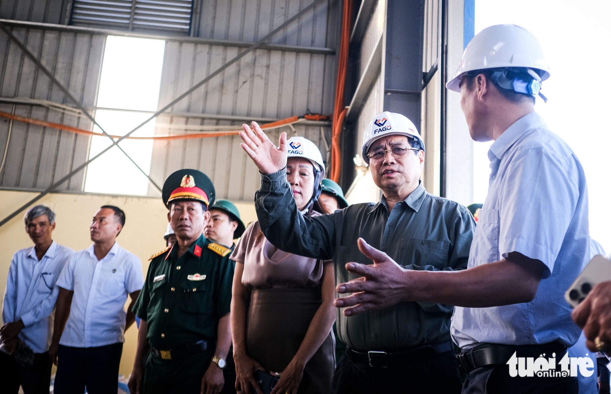 视察13号台风中心地区，范明政总理指示为民众重建房屋