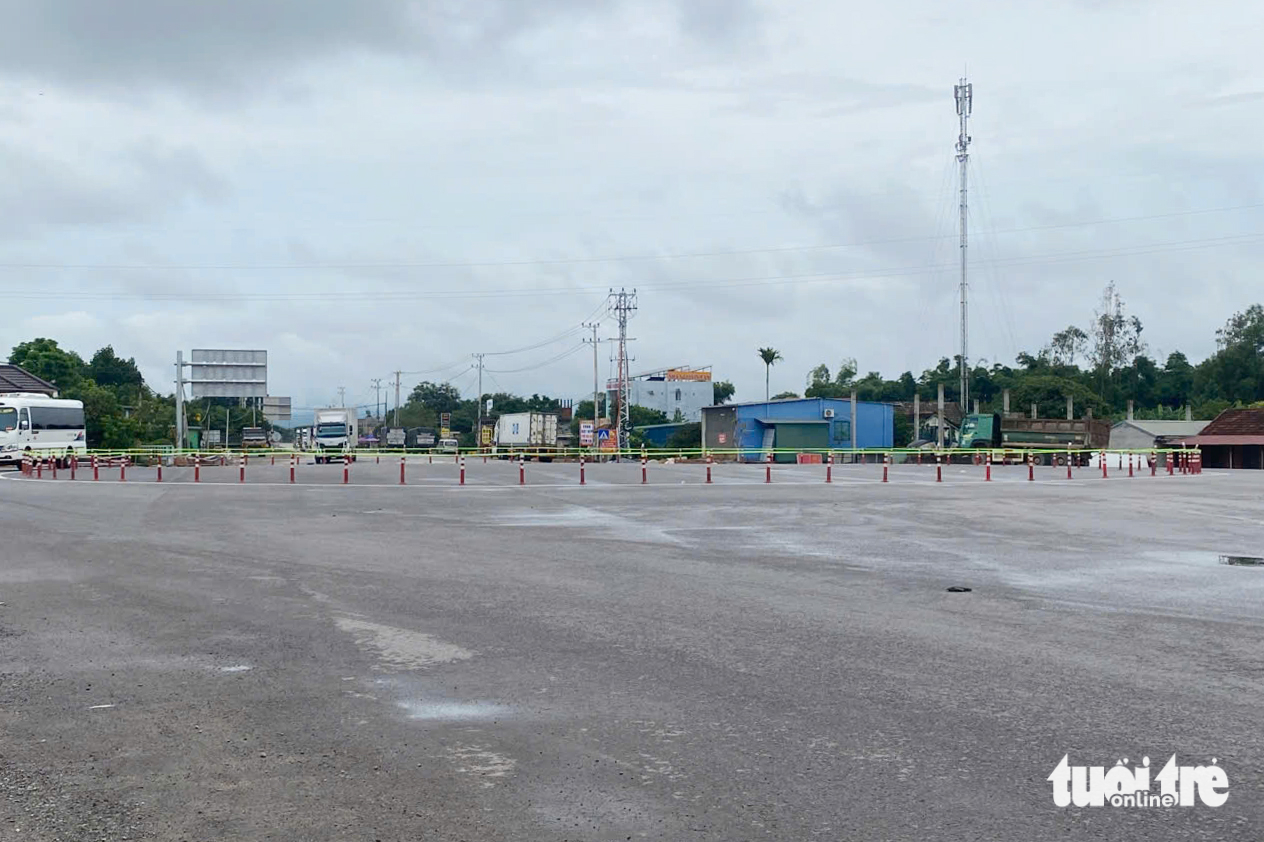 在青年报反映后，在Cam Lộ - 9号国道高速公路交叉口安装柔性路桩