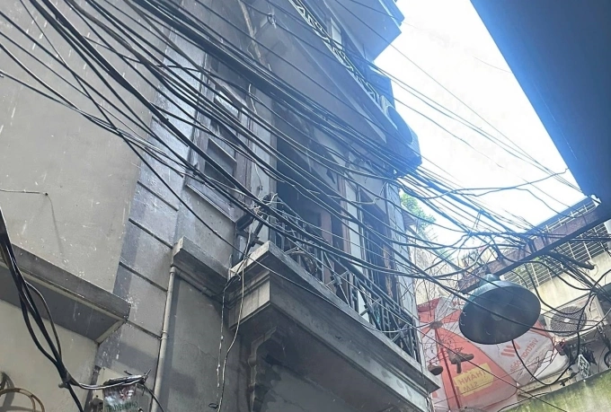 无力目睹河内房屋火灾致5人死亡