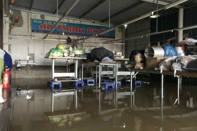 因洪水持续而疲惫