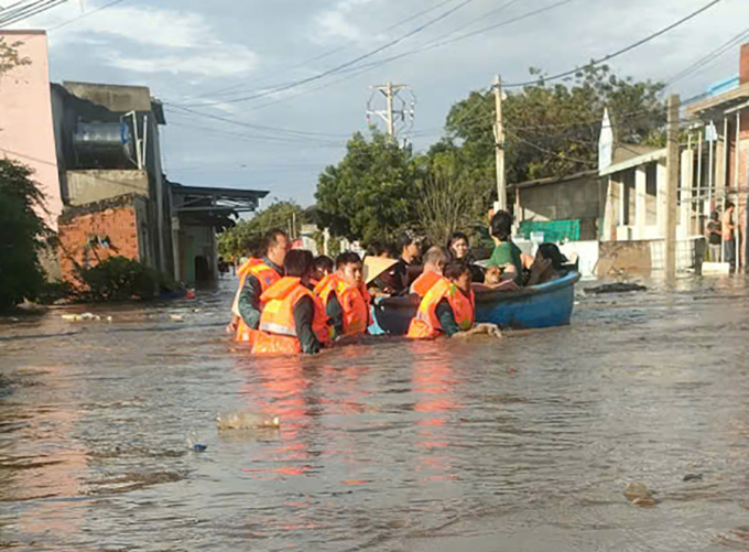 水库泄洪导致超过1000户居民被淹