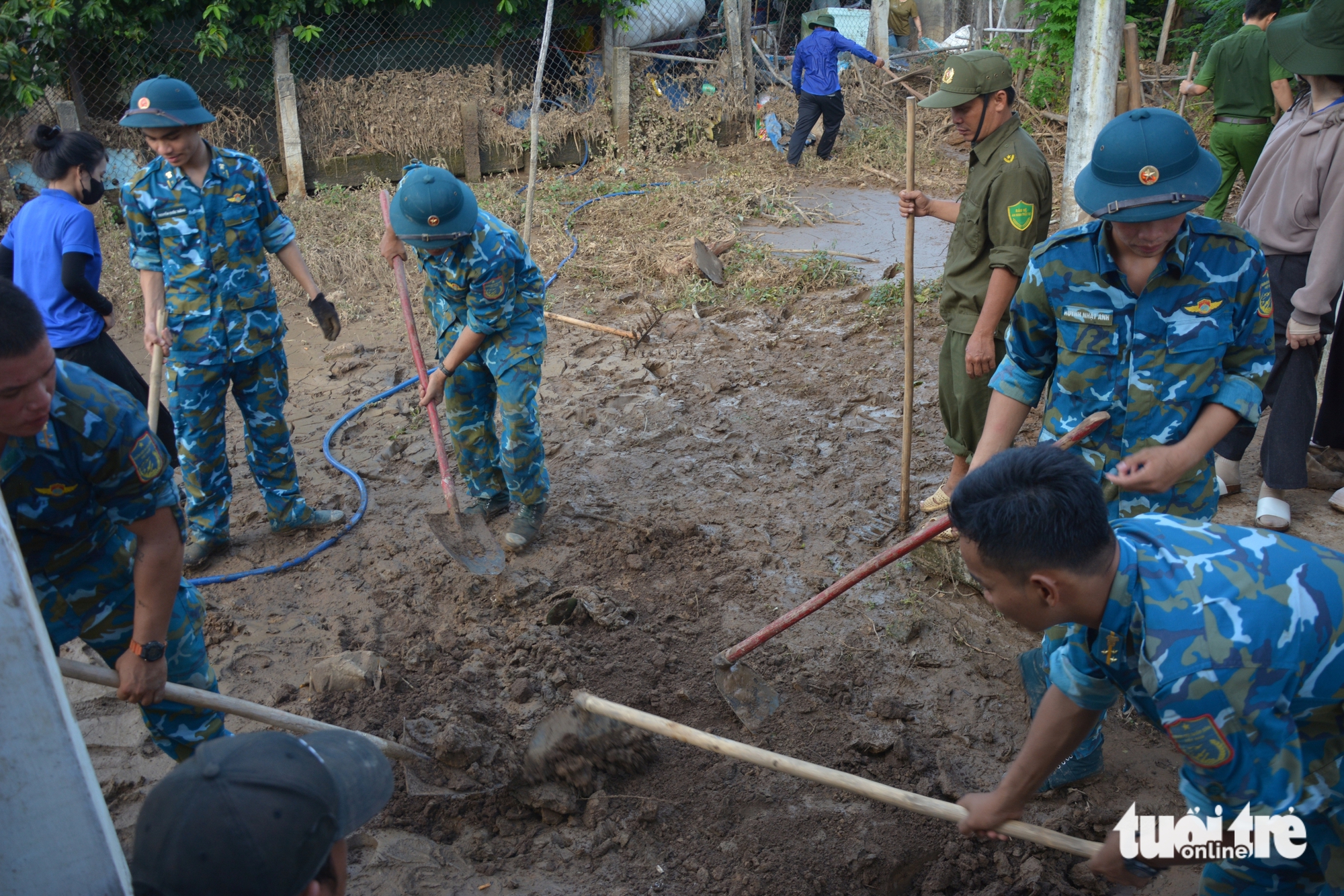顺风县居民在‘水炸弹’席卷后艰难恢复