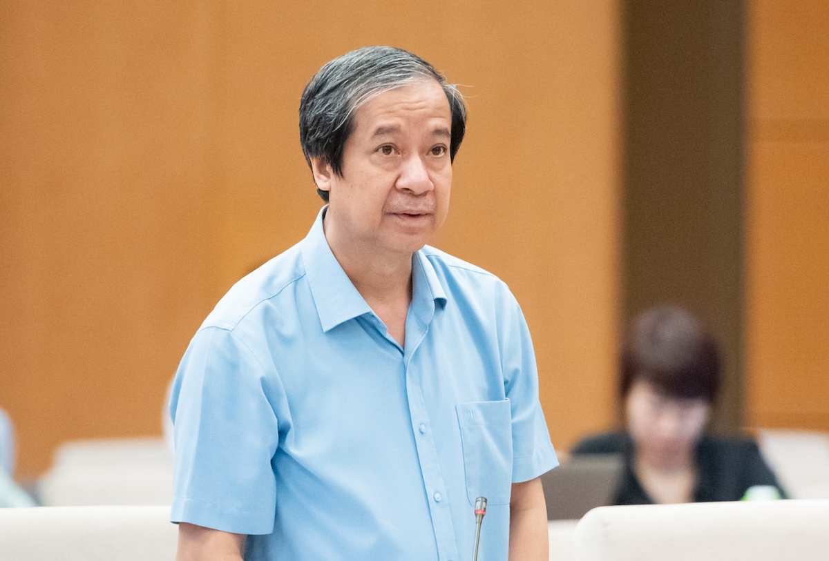 国会机构建议研究一套通用教科书，逐步为学生免费提供