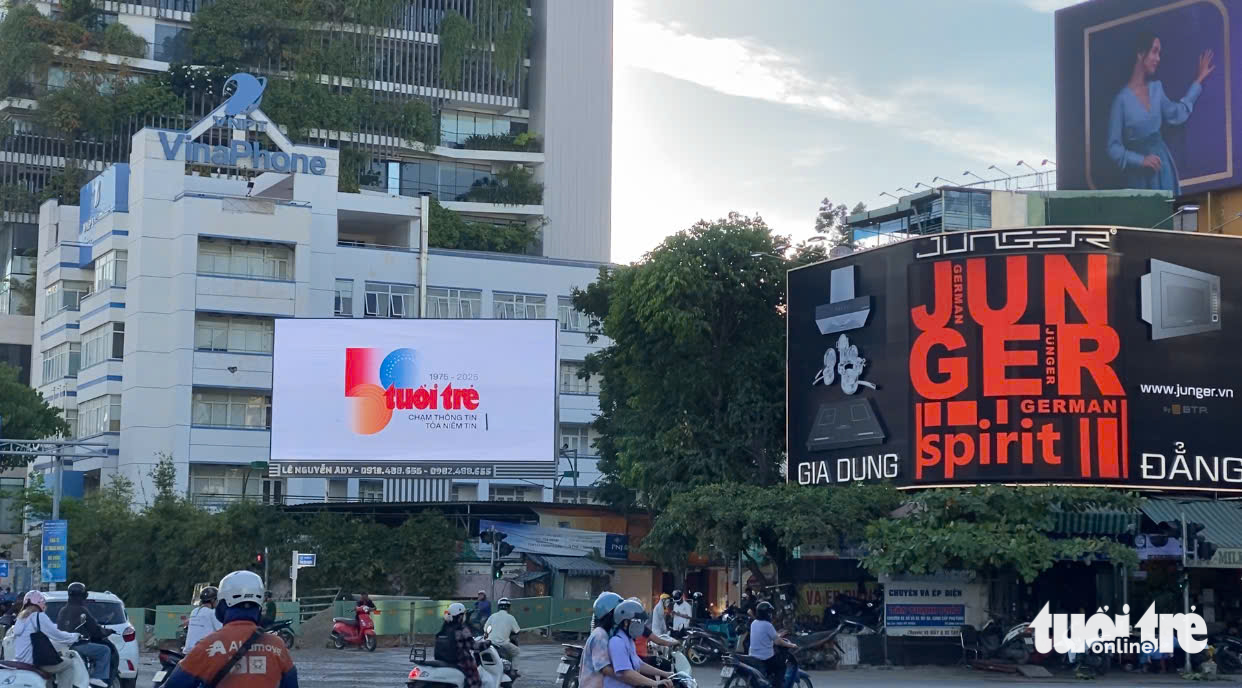 纪念《青年报》成立50周年标志出现在中部-西原地区各省市
