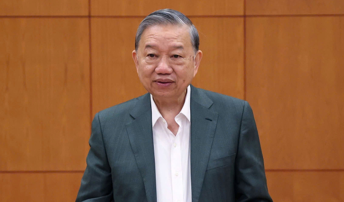 总书记要求完善人事工作提交第十五届中央全会