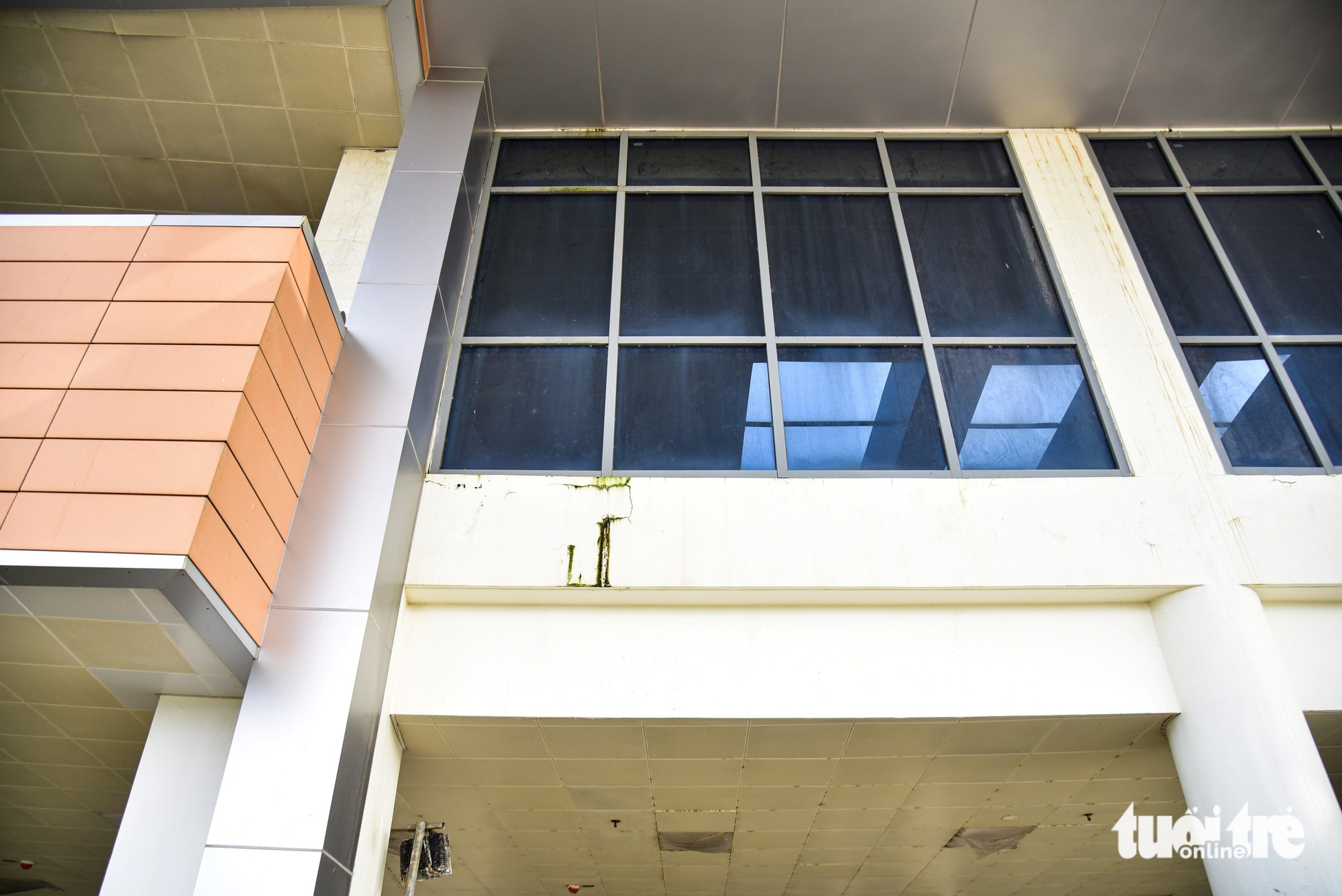 胡志明市4500亿越盾医院开工10年后现状：施工'应付了事'，杂草丛生