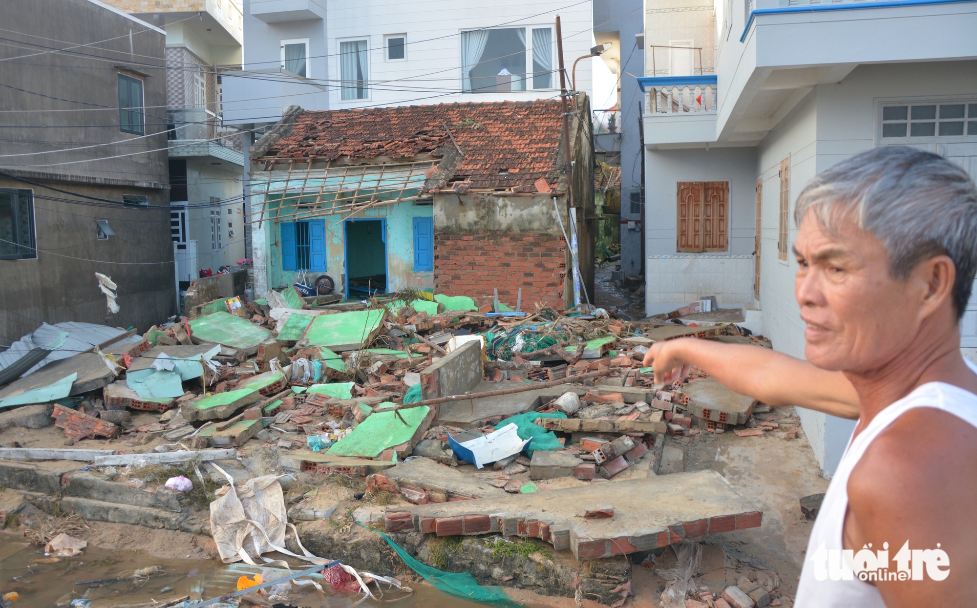 在仁丽渔村凯尔马吉台风中的恐怖之夜