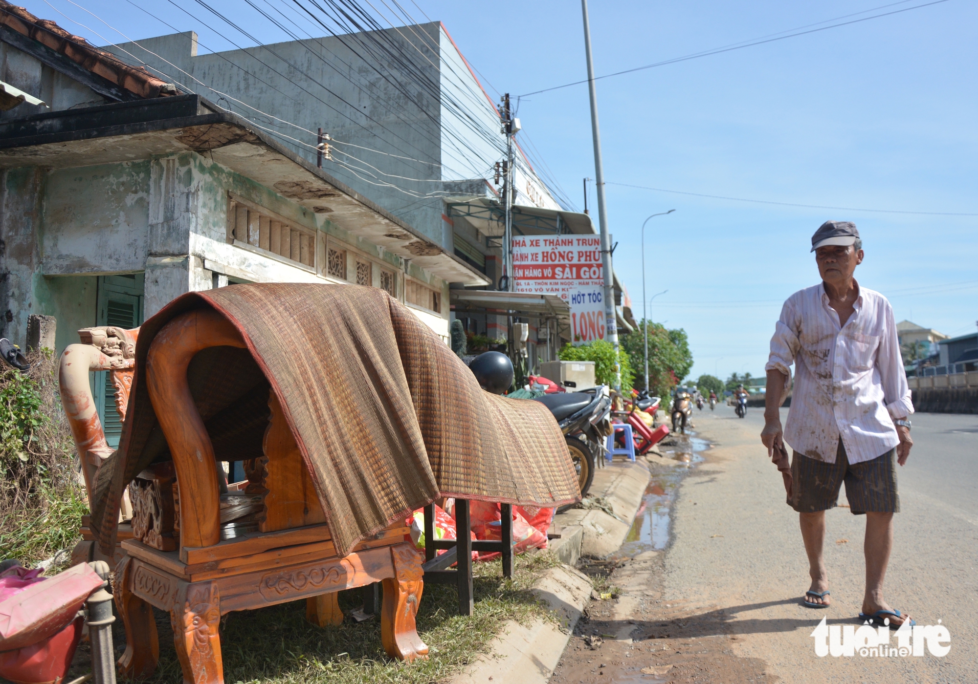 平顺旧区多地仍被洪水深淹