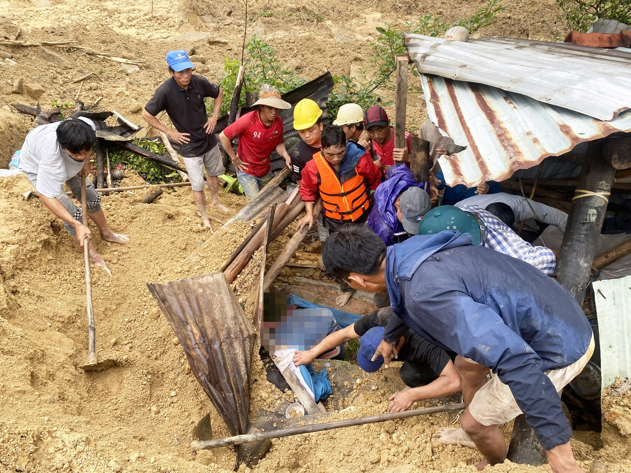 上德山体滑坡现场导致一人死亡
