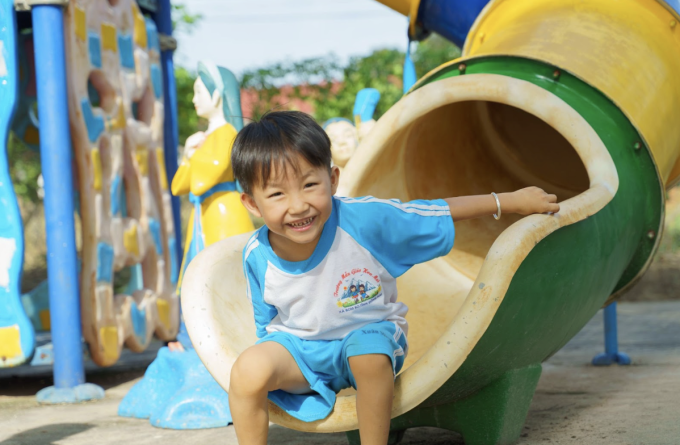 同奈省100多名幼儿园儿童有了游乐场和清洁水源