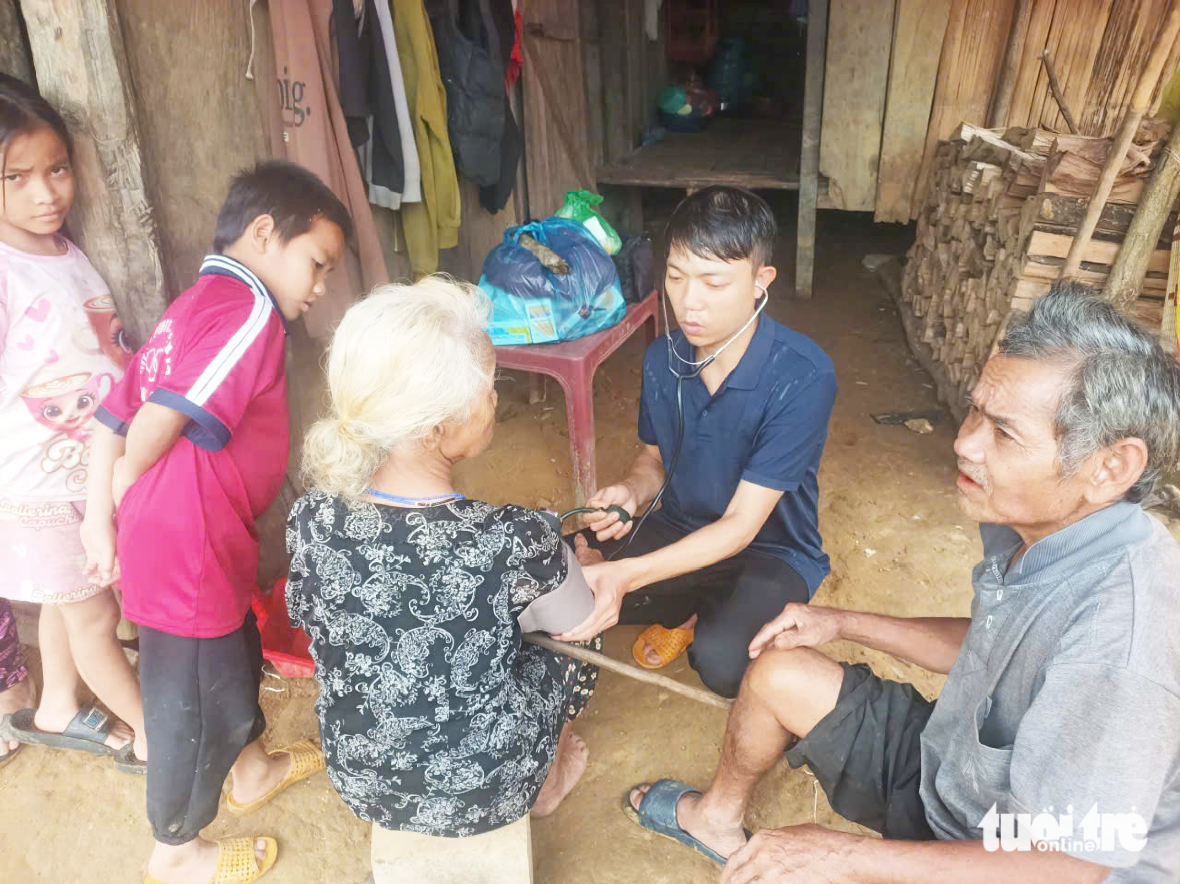 在洪水和山体滑坡后重新站起来,戈诺伊的居民并不孤单