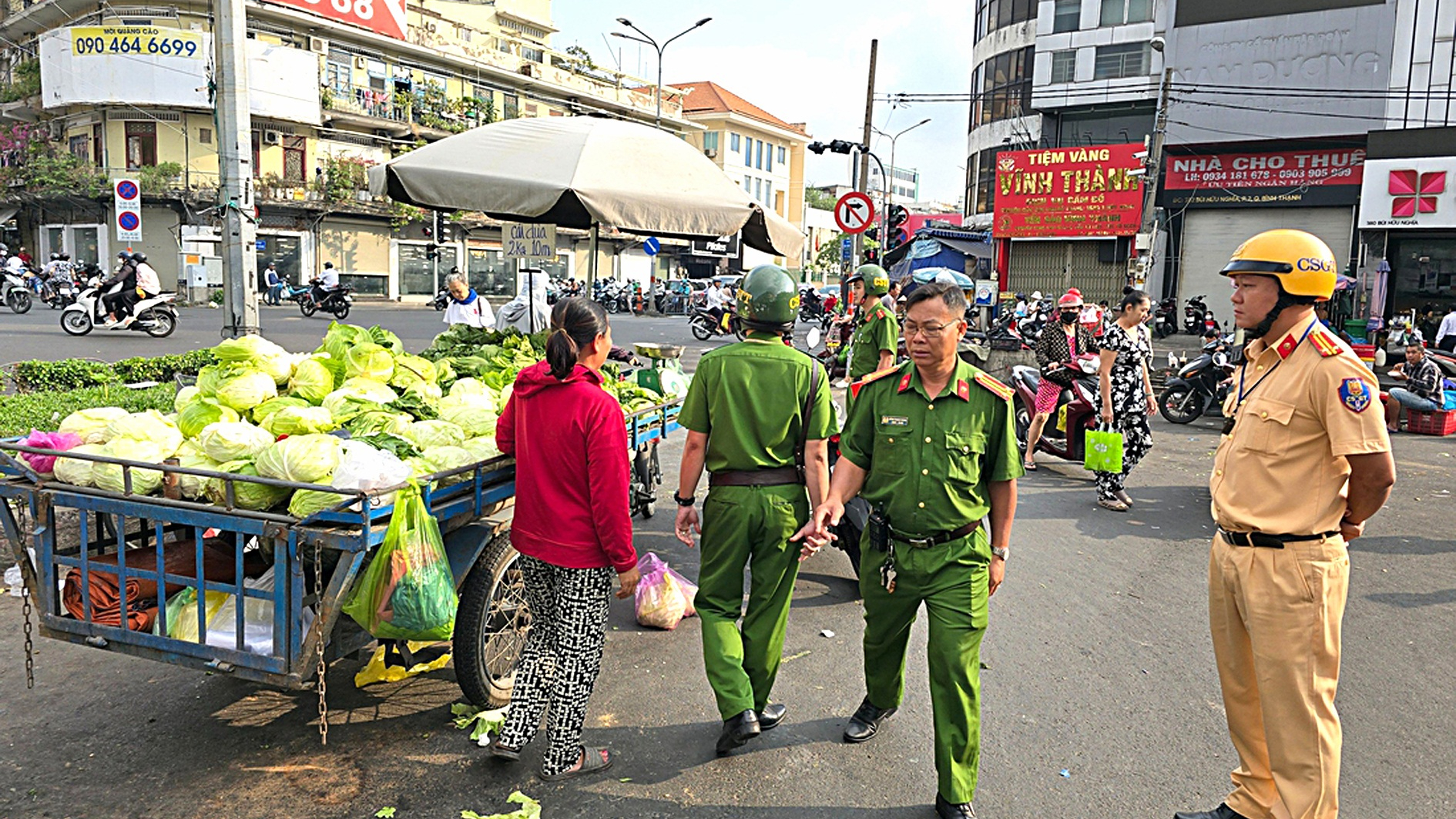 安装摄像头进行非现场处罚以控制侵占人行道和道路| 越南中文社｜越南新闻与政策信息中文平台