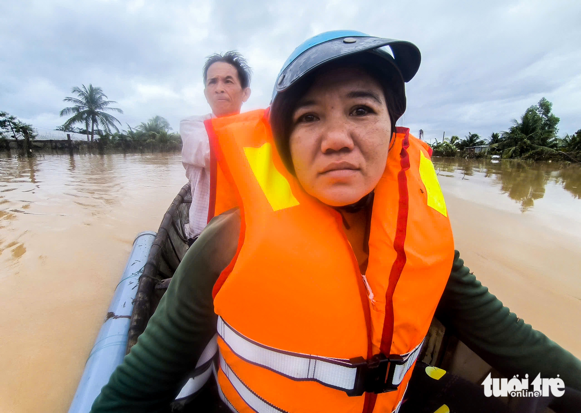 山羊和牛被冲入河流海洋，潘朗洪水中的泪水