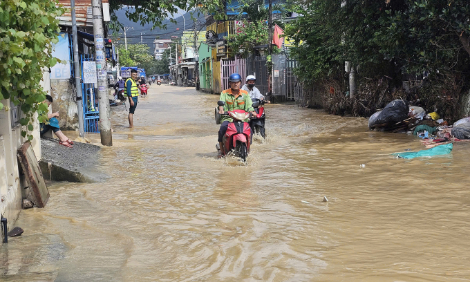 庆和、林同深陷洪水，1号国道被洪水切断