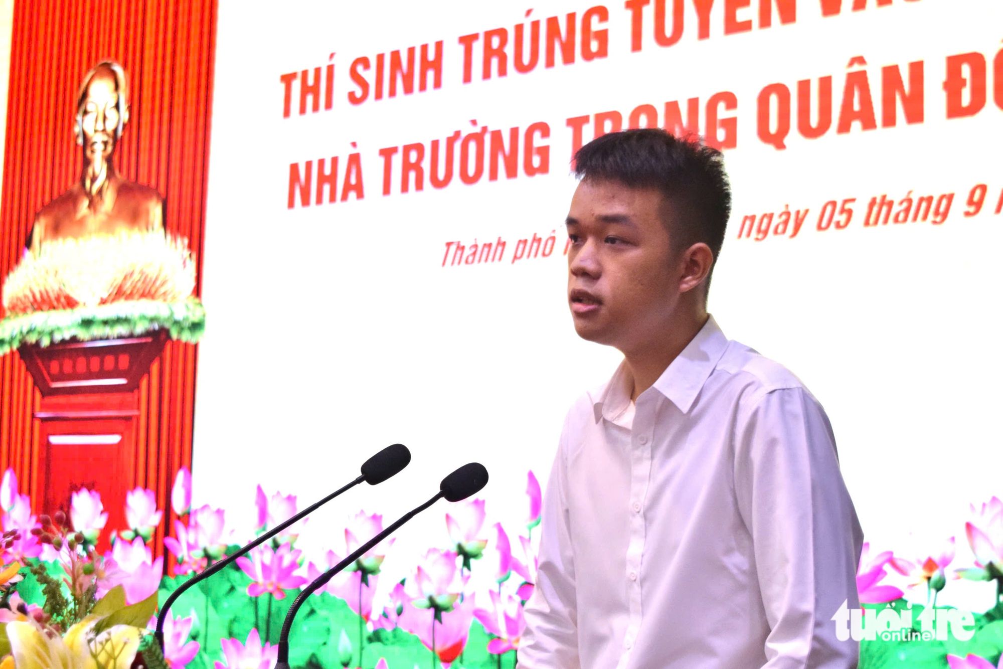 胡志明市司令部奖励156名考入军事院校的考生