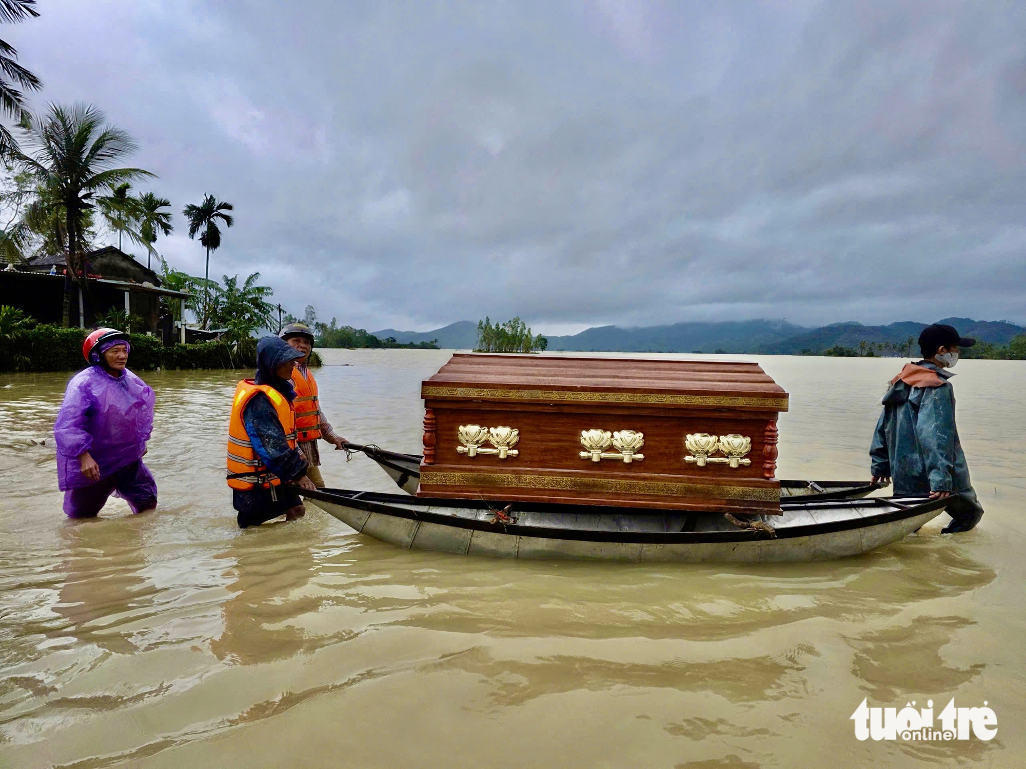 洪水地区的泪水告别